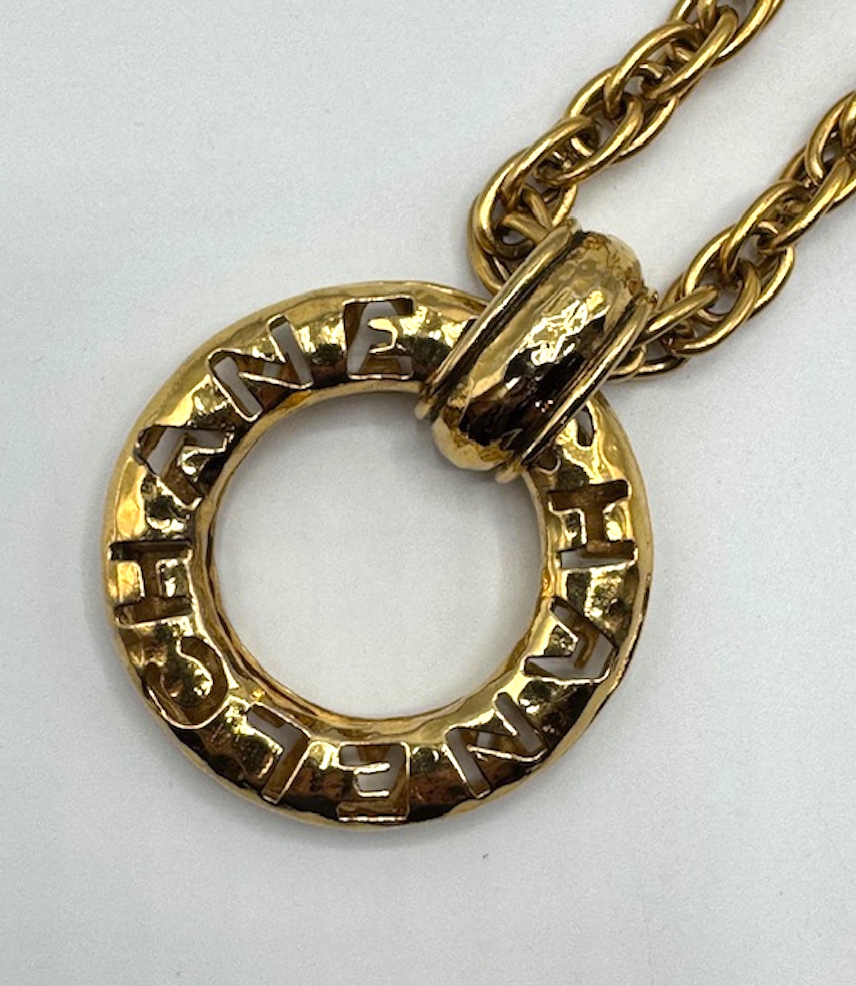 Femenino o masculino Collar Colgante Anillo Largo Oro Chanel Clásico Años 80 en venta