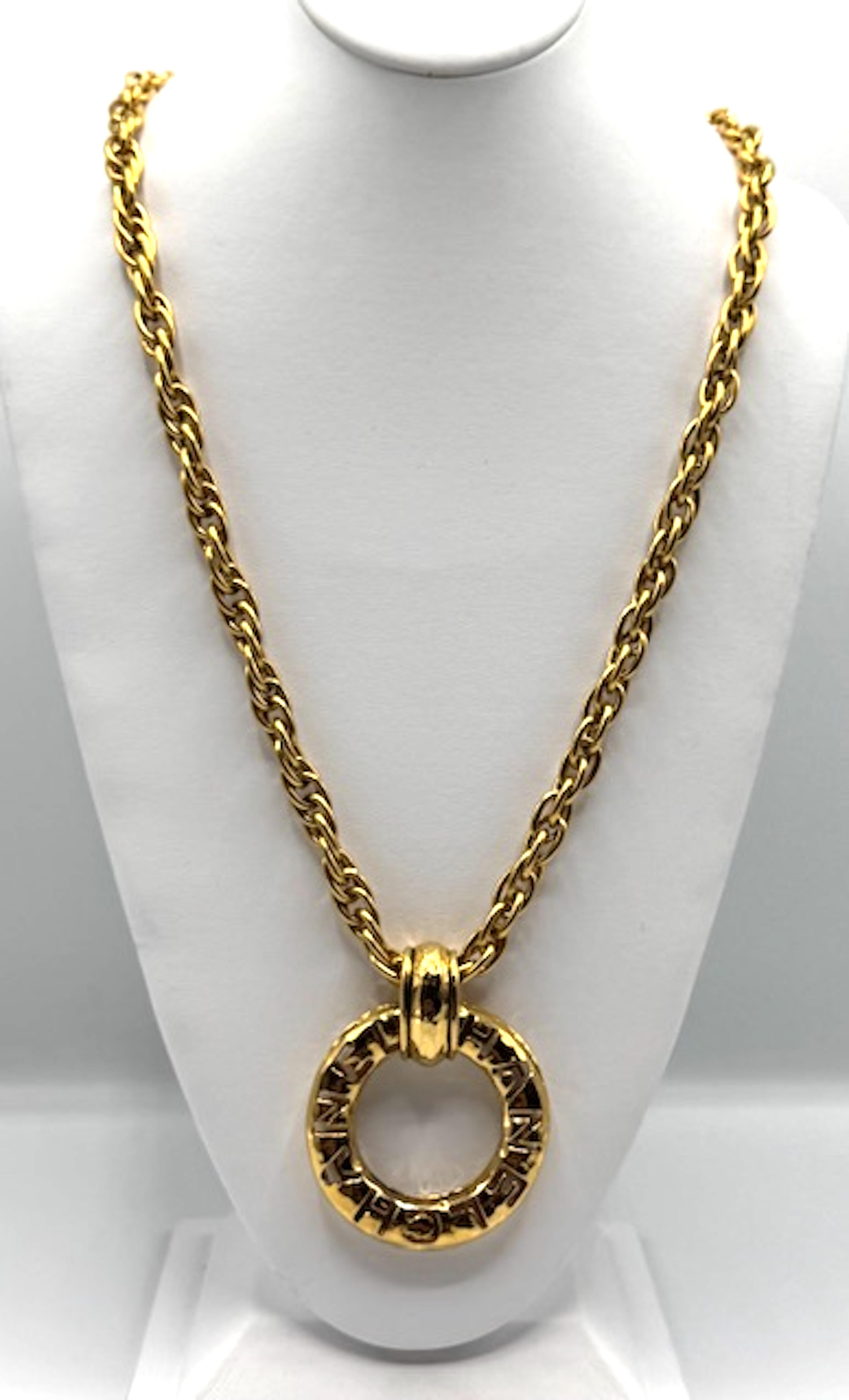 Collar Colgante Anillo Largo Oro Chanel Clásico Años 80 en venta 3