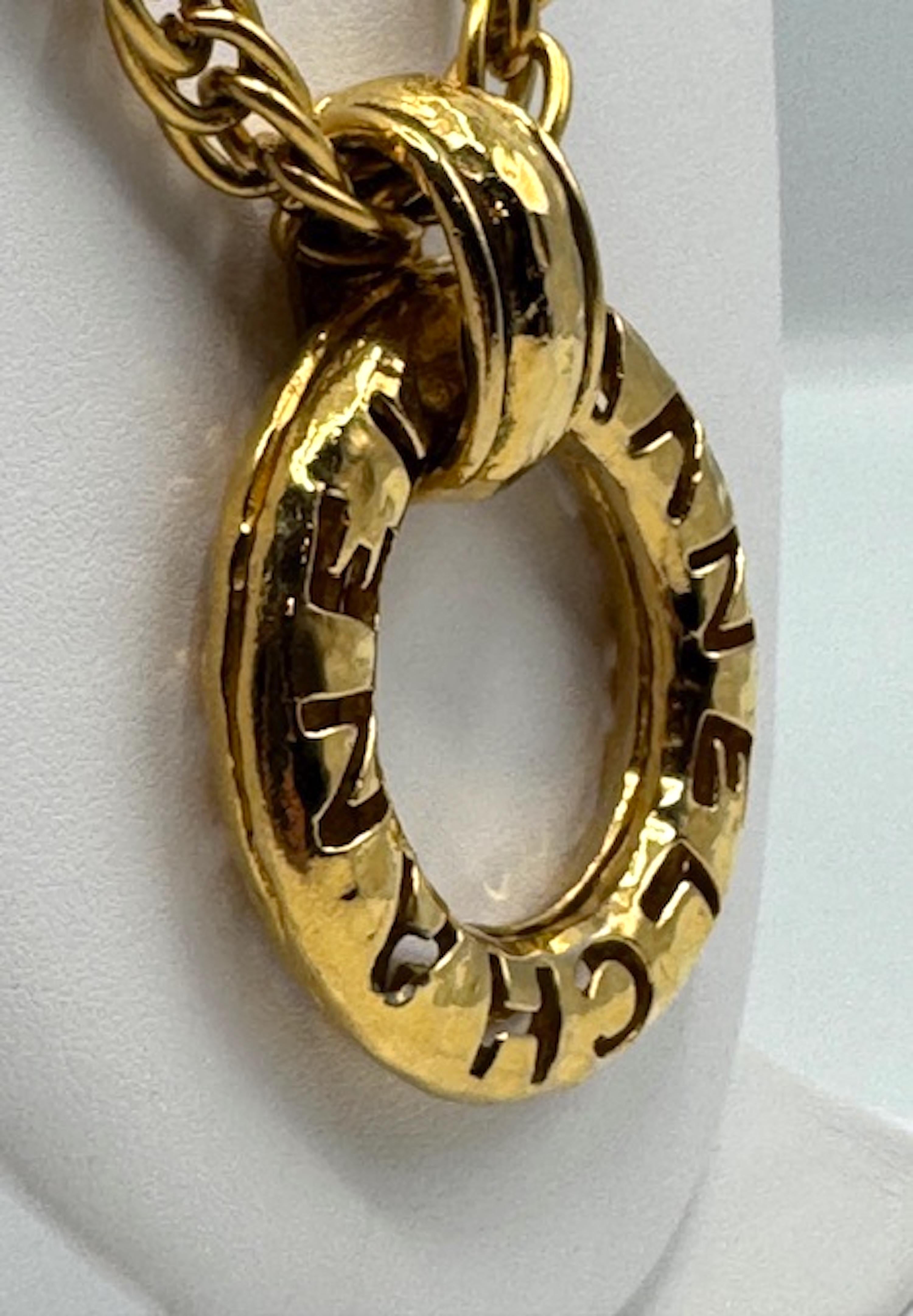 Collar Colgante Anillo Largo Oro Chanel Clásico Años 80 en venta 7
