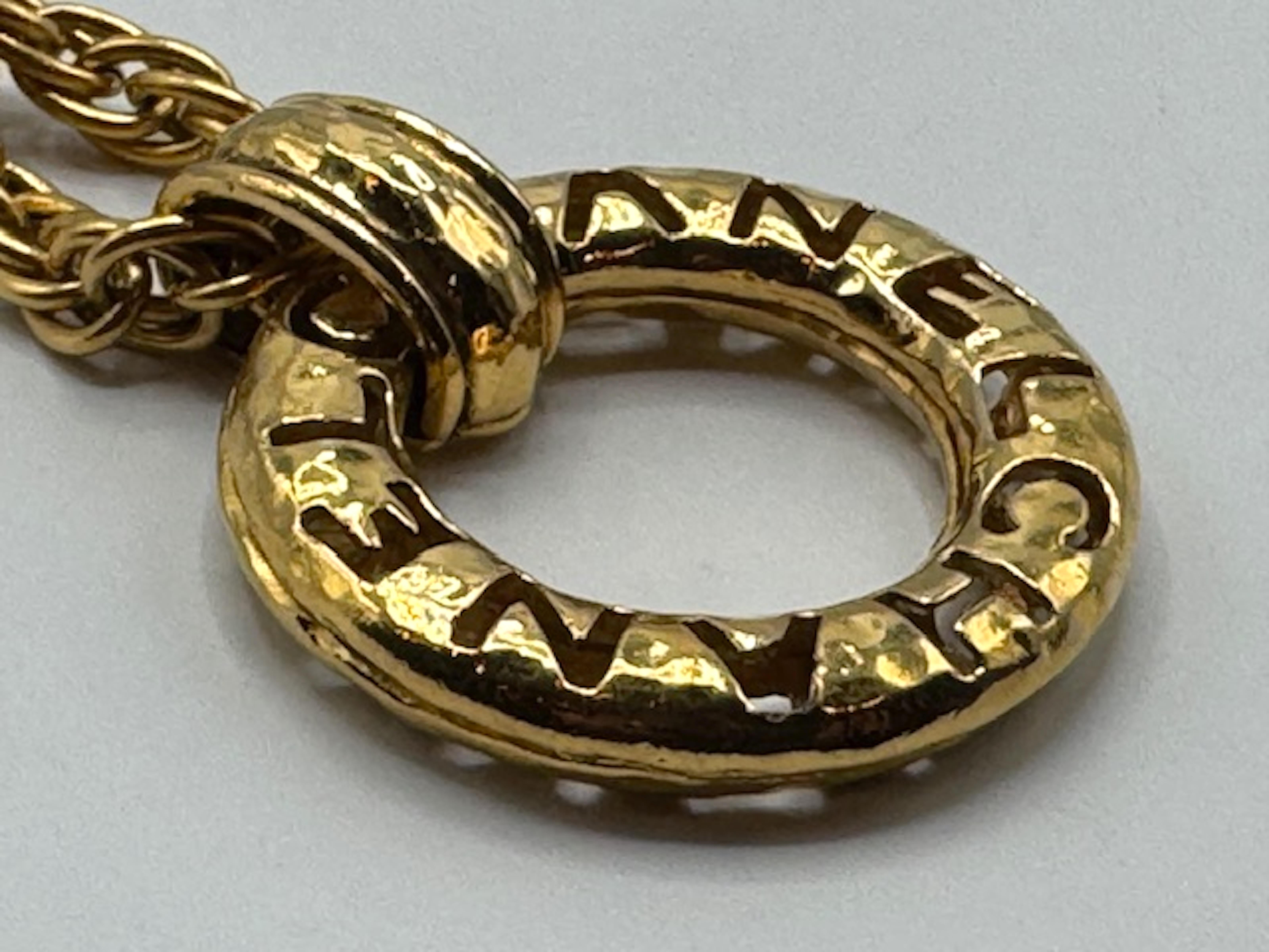 Collar Colgante Anillo Largo Oro Chanel Clásico Años 80 en venta 12