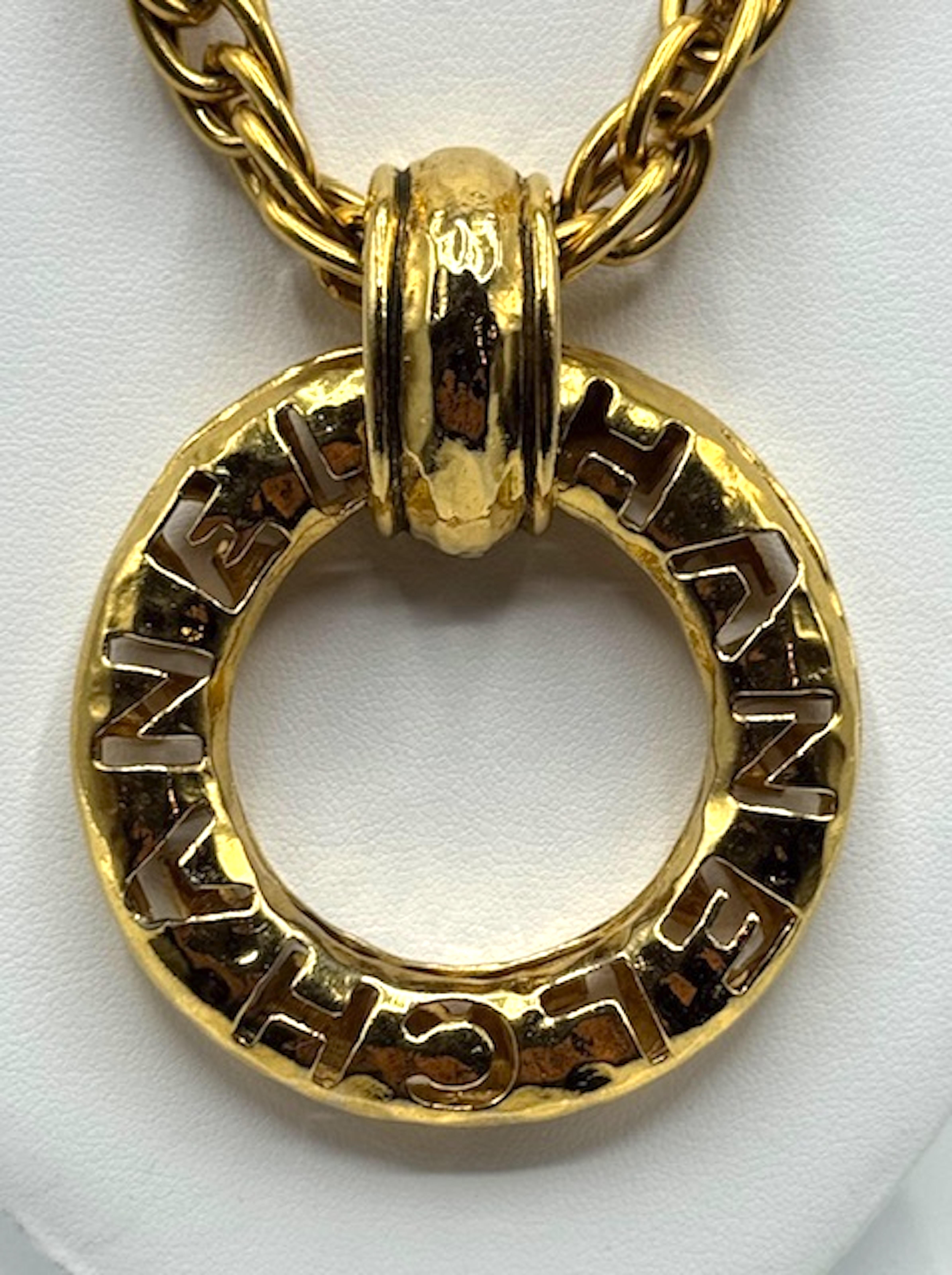 Collar Colgante Anillo Largo Oro Chanel Clásico Años 80 en venta 4