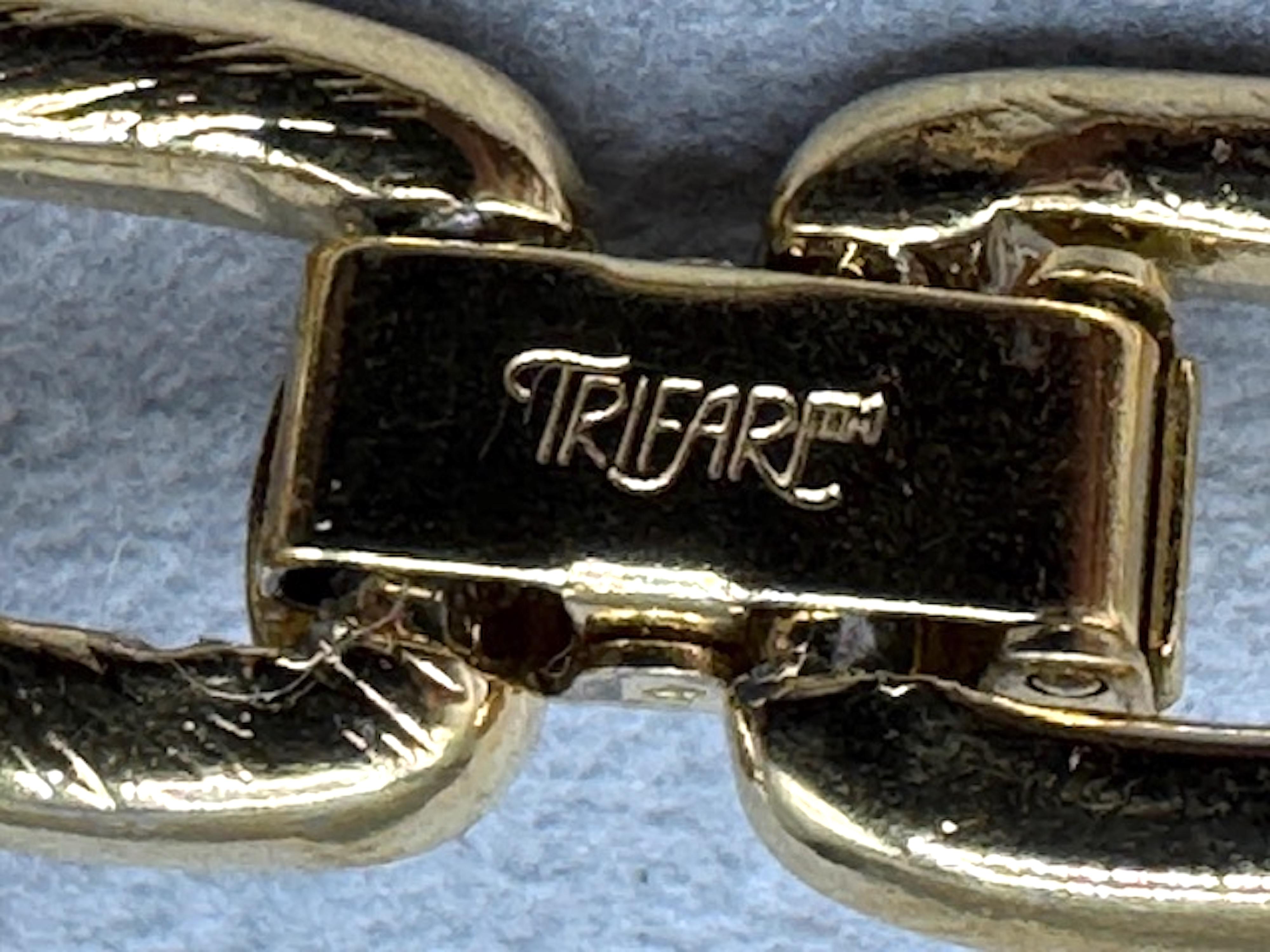 Trifari 1980 Avorio e Blu Smaltato su Oro Collana e Orecchini a Fiore in vendita 5