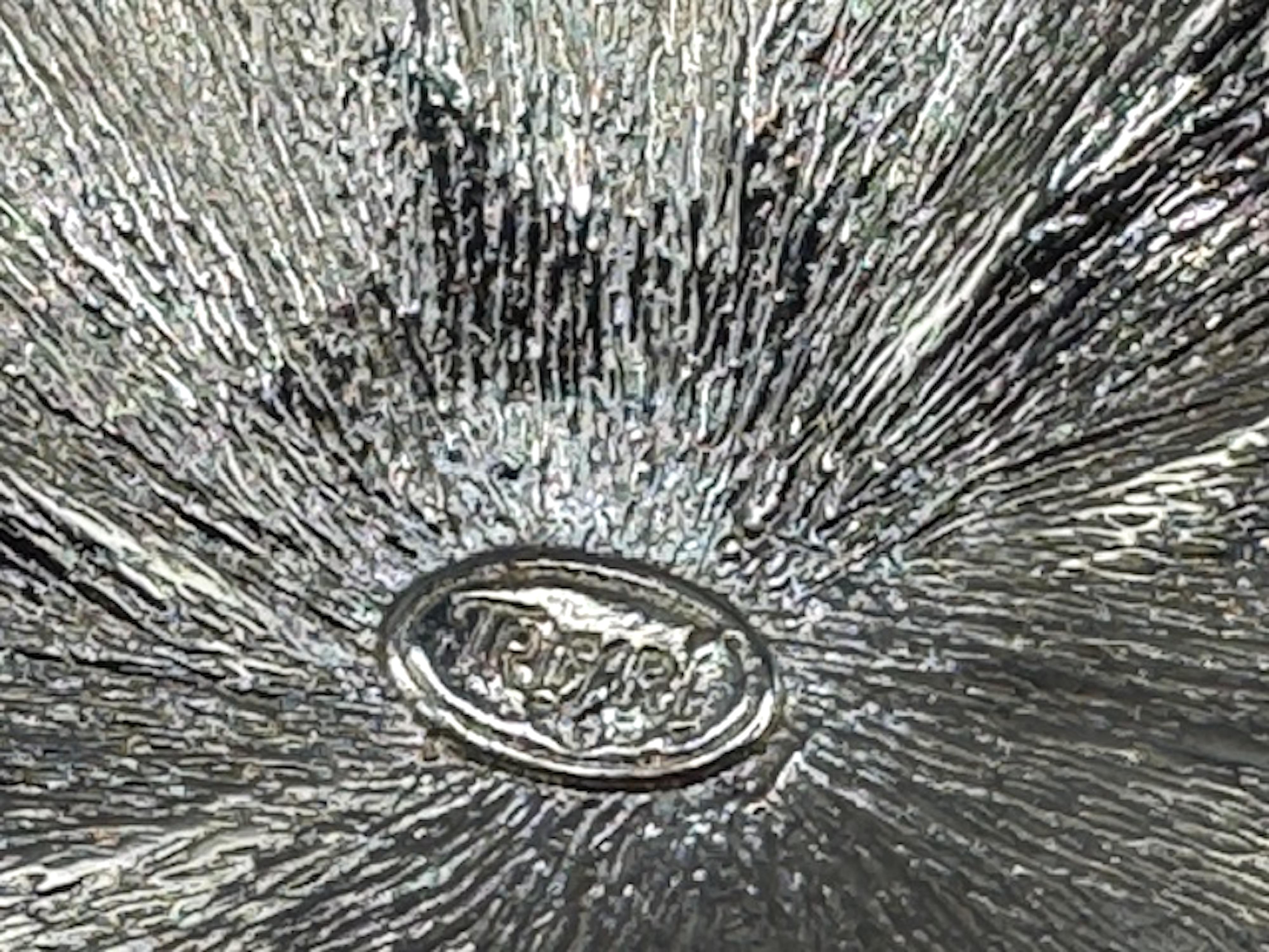 Trifari 1980 Avorio e Blu Smaltato su Oro Collana e Orecchini a Fiore in vendita 4