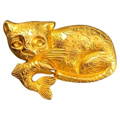 Isabel Canovas 1980er Gold Texturierte Katze mit Fisch Brosche
