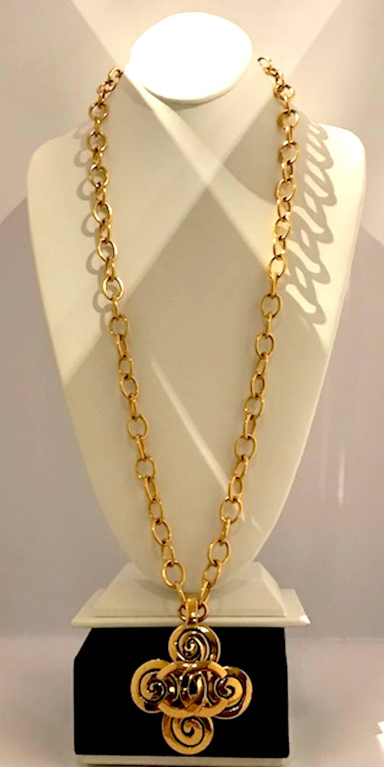 Presented is this lovely Chanel pendant necklace from the 1995 Spring Collection. It features a large 2.5