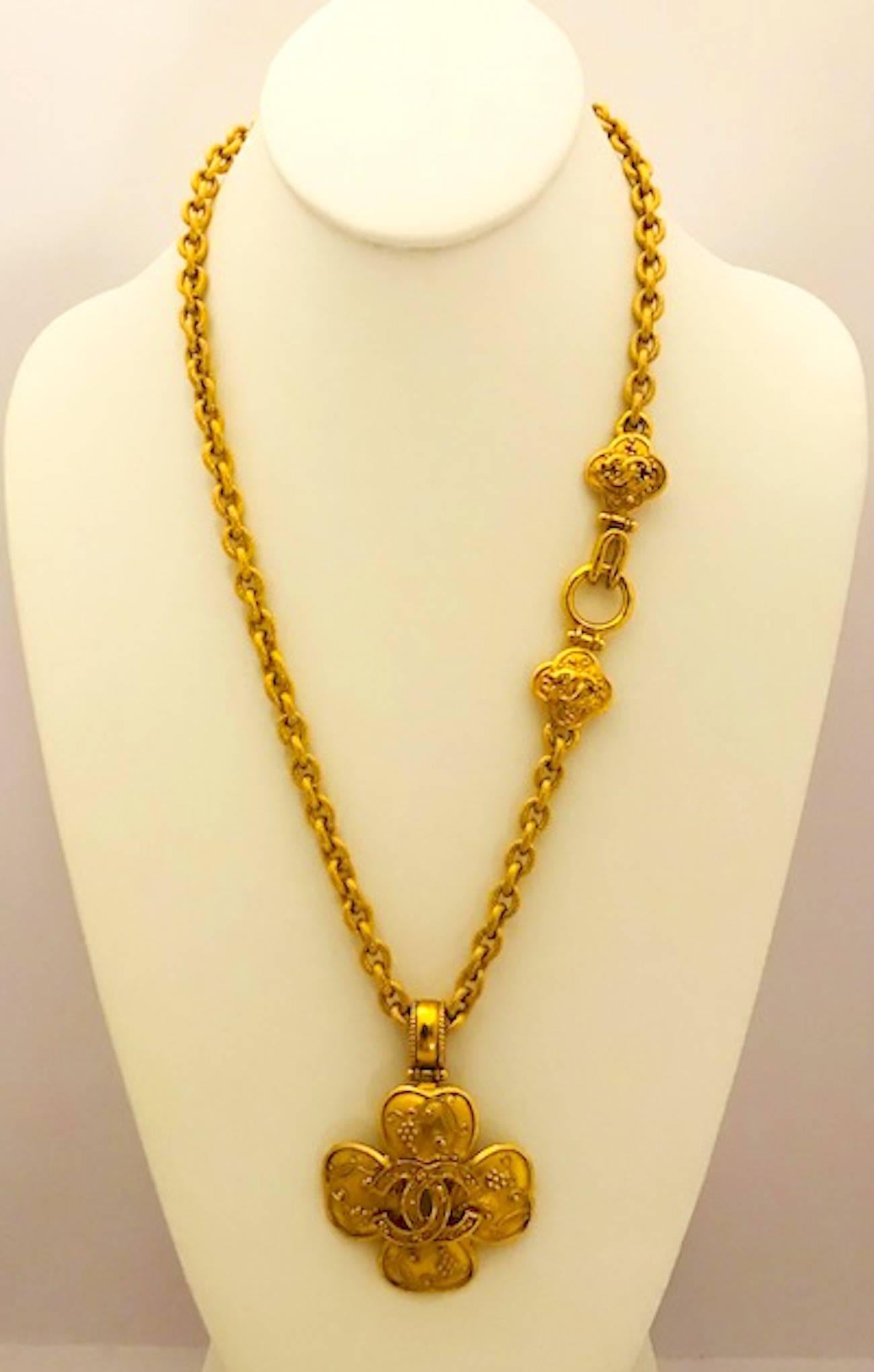 A lovely and detailed Chanel pendant necklace from the Autumn 1996 collection. The necklace features a 2