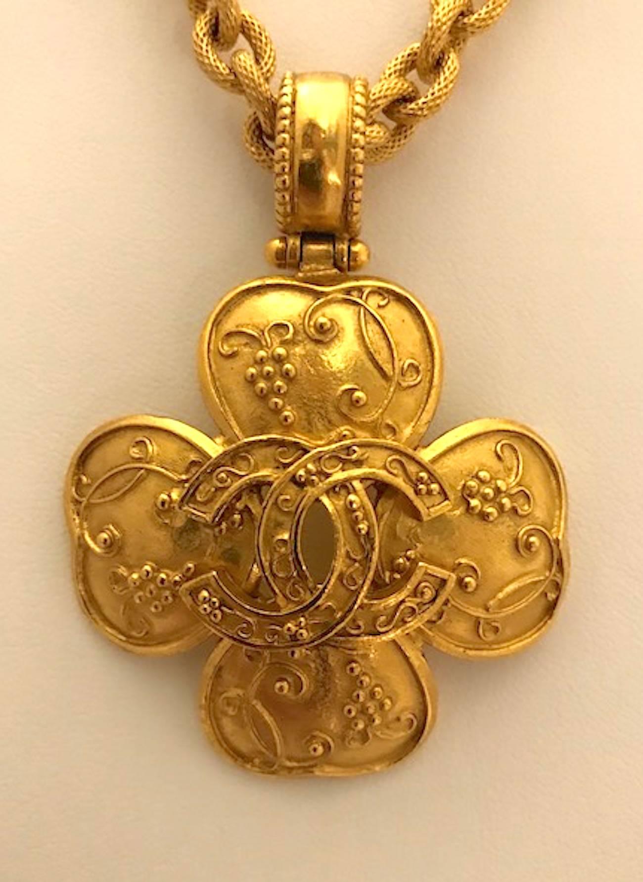 Chanel Autumn 1996 Double CC Pendant Necklace In Excellent Condition In New York, NY