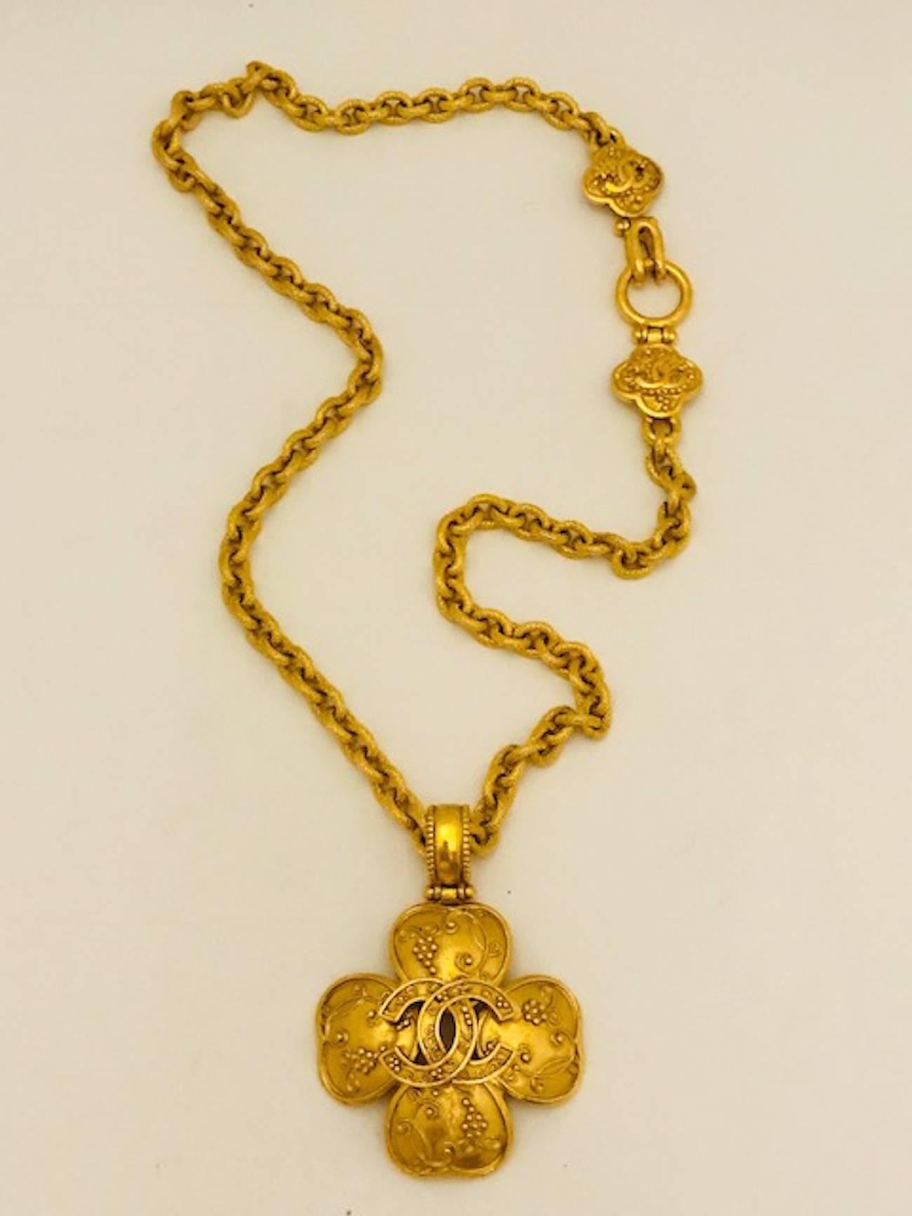 Chanel Autumn 1996 Double CC Pendant Necklace 3