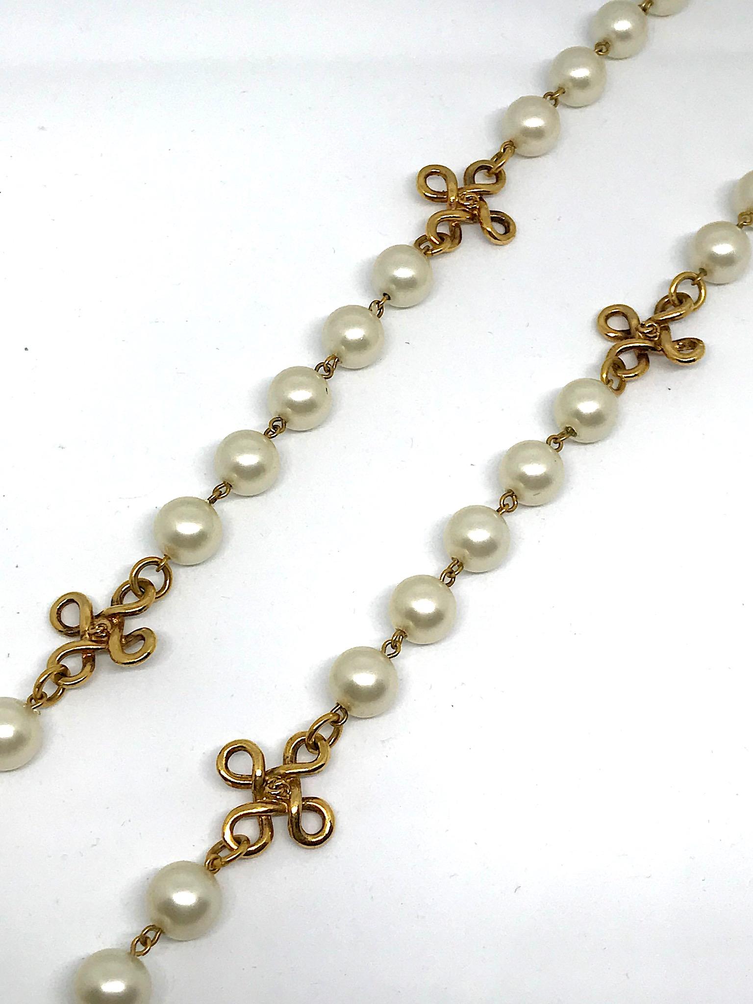 Women's or Men's Chanel Long Pearl & Gold knot Necklace, Spring 1993