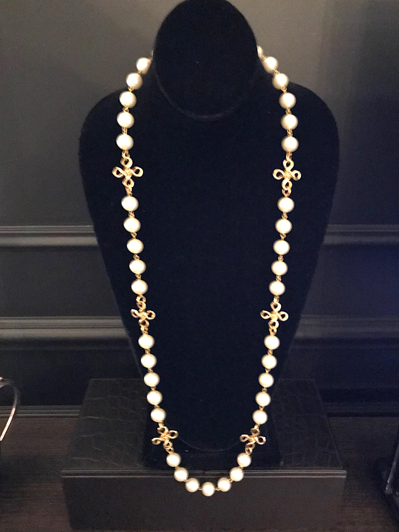 Chanel Long Pearl & Gold knot Necklace, Spring 1993 7