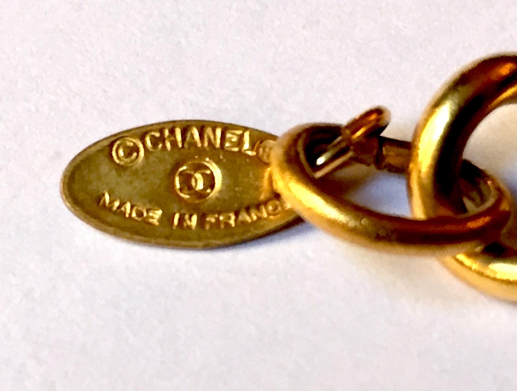 Chanel 1980s Heavy Curb Link Bracelet with Logo Charm In Good Condition In New York, NY