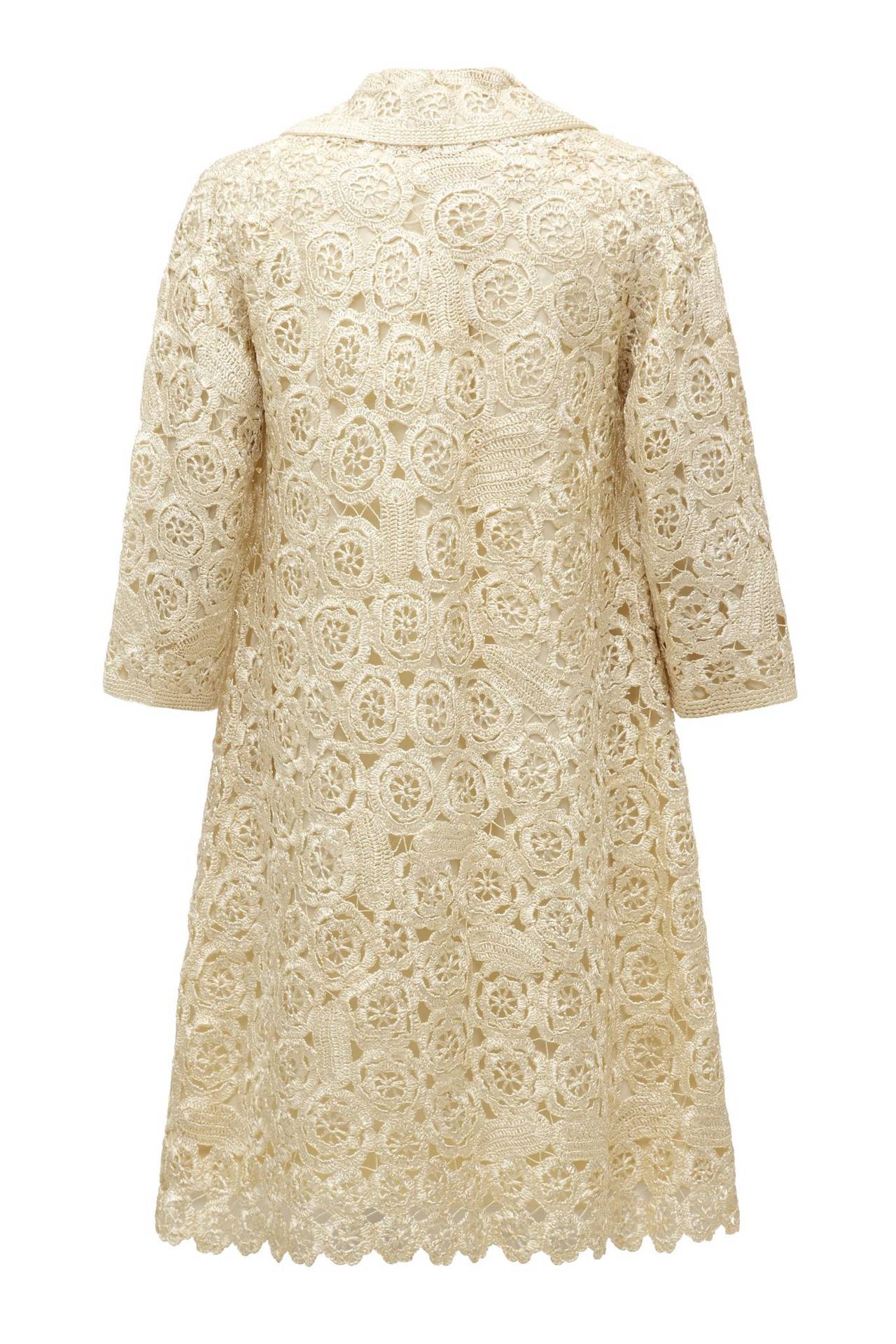 Exquisite 1960s Anna Giovannozzi A-line ivory raffia coat with beautifully hand woven/ crocheted exterior. It is fully lined in a coordinating lining and features ¾ sleeves and matching raffia buttons to fasten at the front. A very rare piece in
