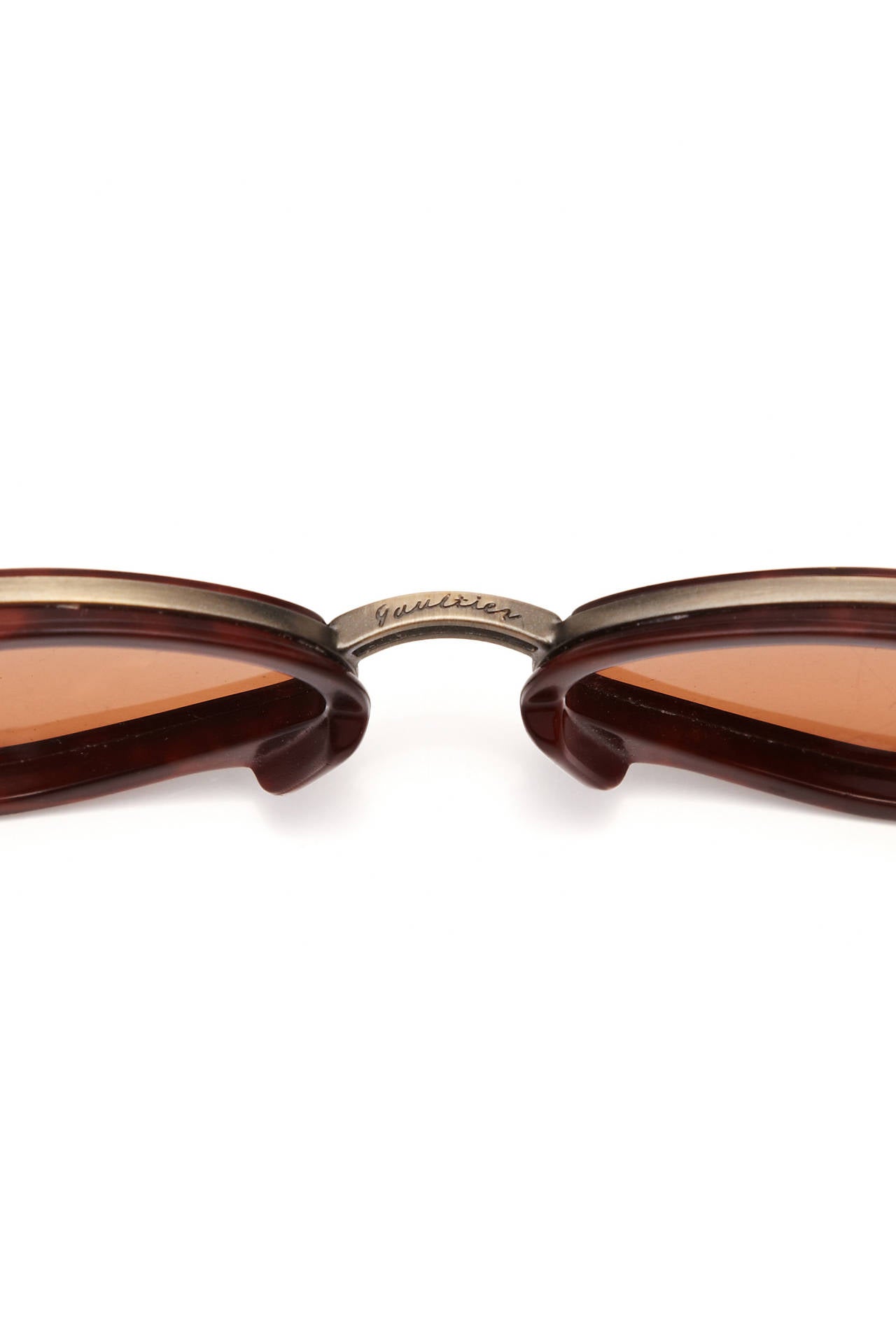 Rare Jean Paul Gaultier 1990s sunglasses model 56-0015.  This pair is in a 1930s aviator style with a brown plastic marble effect base and chrome detailing.  Made in made in Japan and in excellent condition. 

Meaurements:
Width: 14cm/ 5.5”
Arm