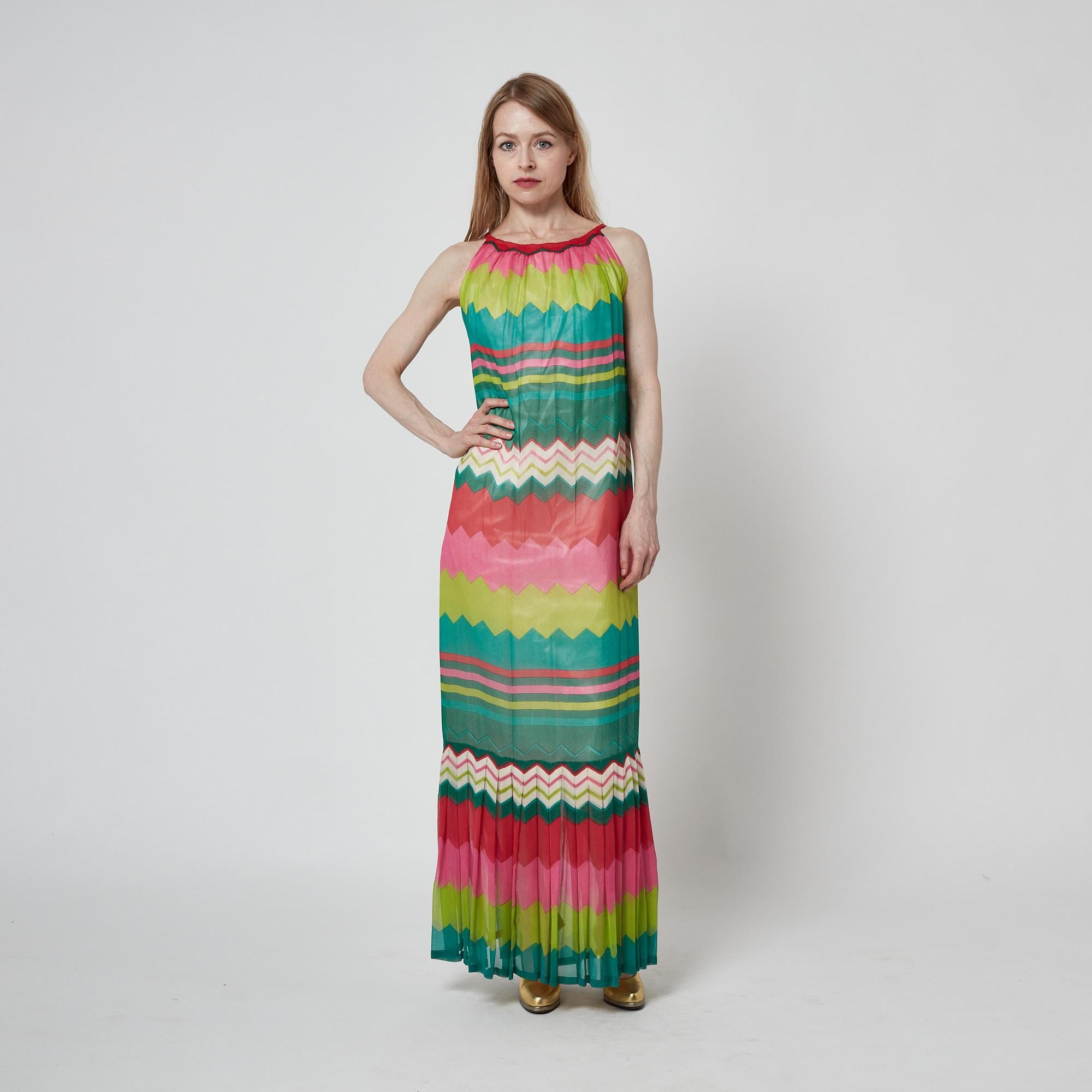 1970 Carven Haute Couture - Robe longue en mousseline imprimée Chevron en vente 2