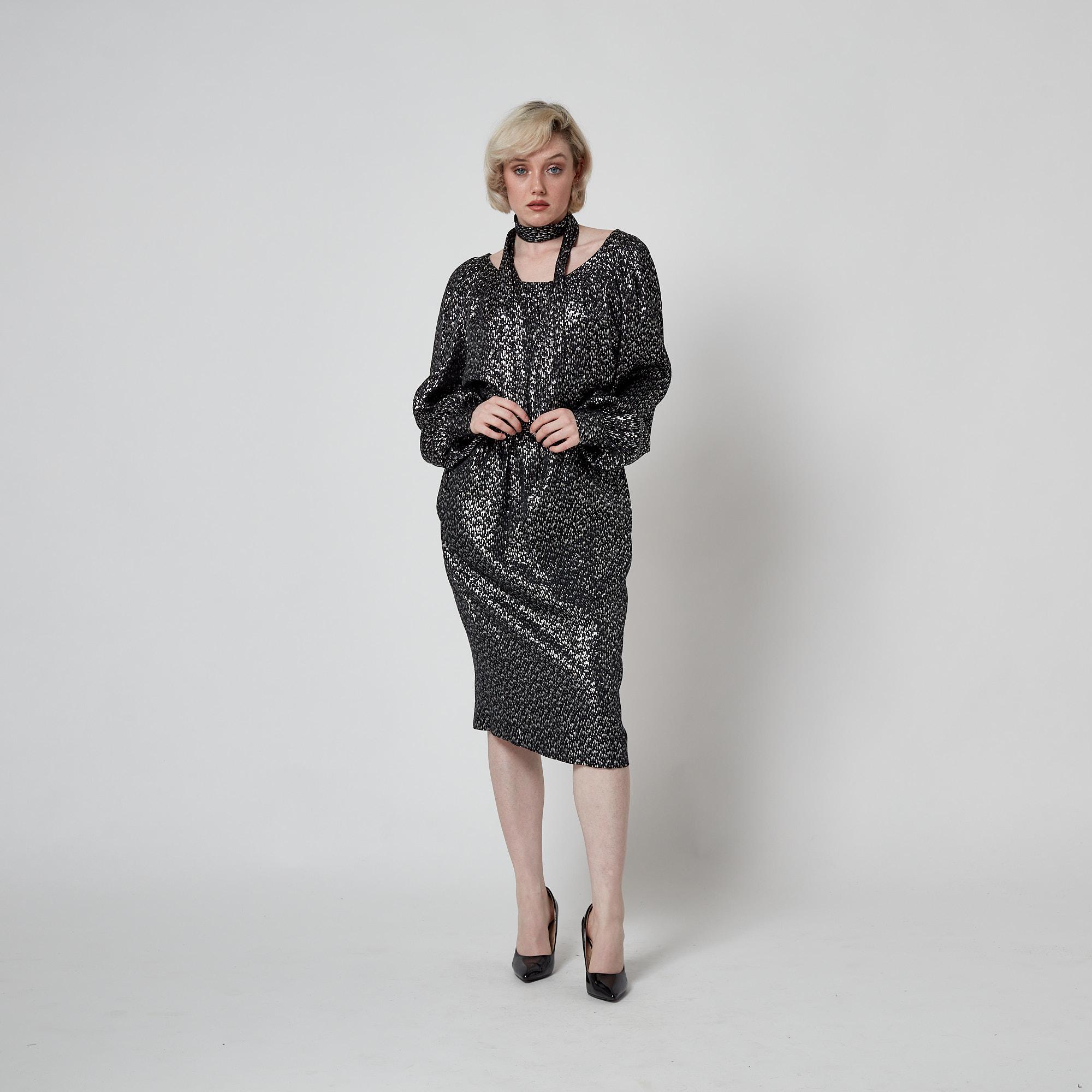 Traje de falda cojo negro y plateado de Christian Dior de los años 70 (4 piezas) en venta 8