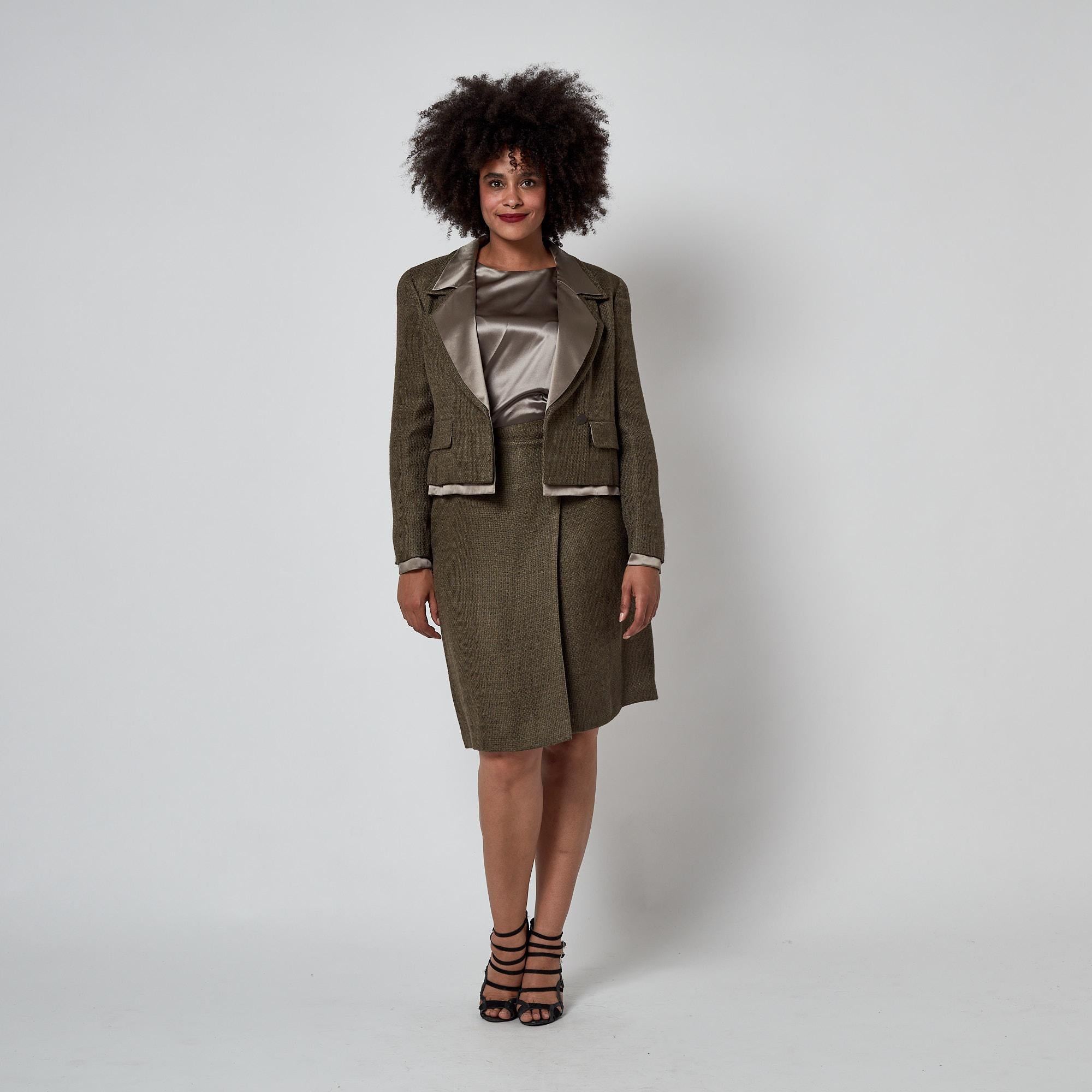 1999 Chanel Costume trois pièces en tweed et soie Greene & Greene Brown en vente 3
