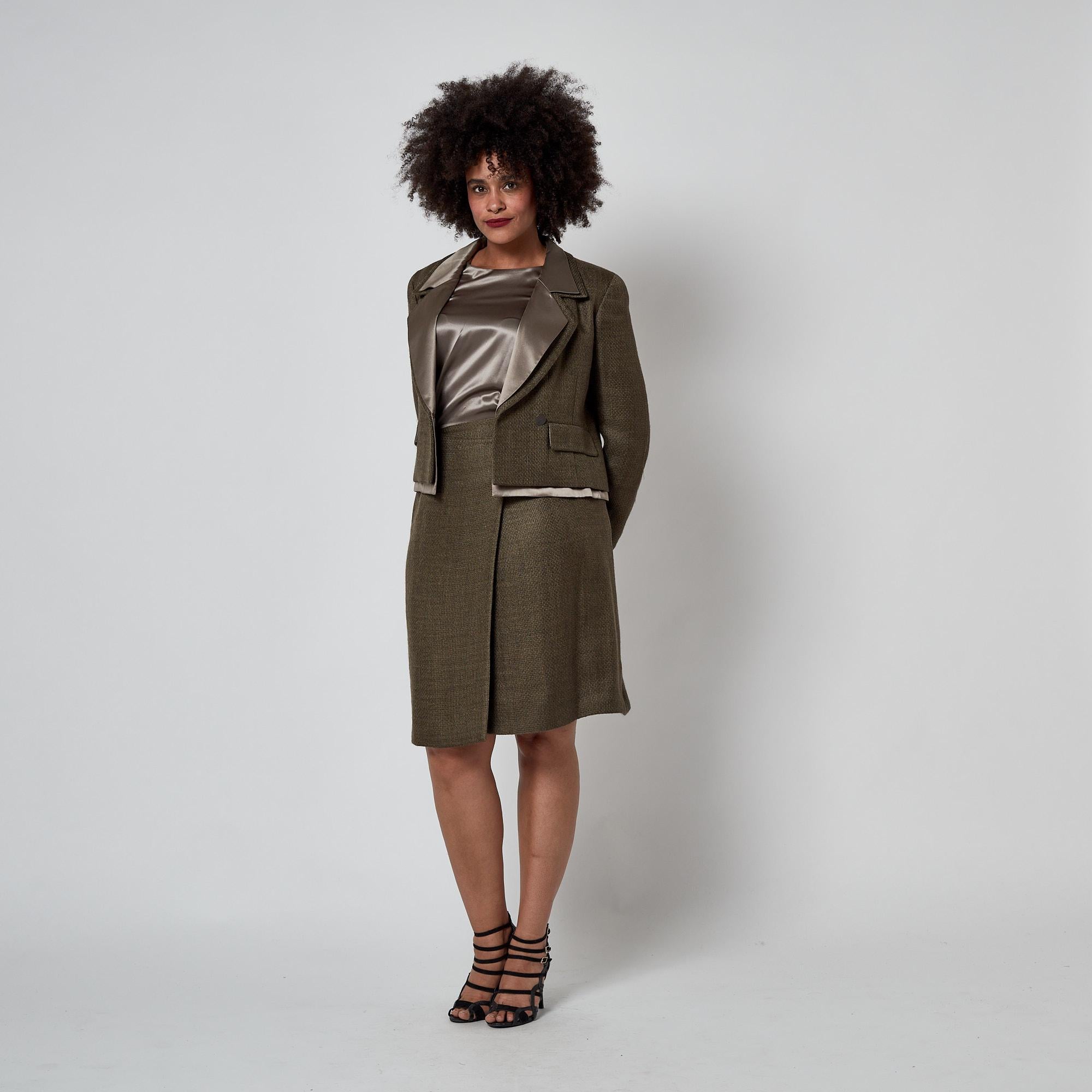 1999 Chanel Costume trois pièces en tweed et soie Greene & Greene Brown en vente 4