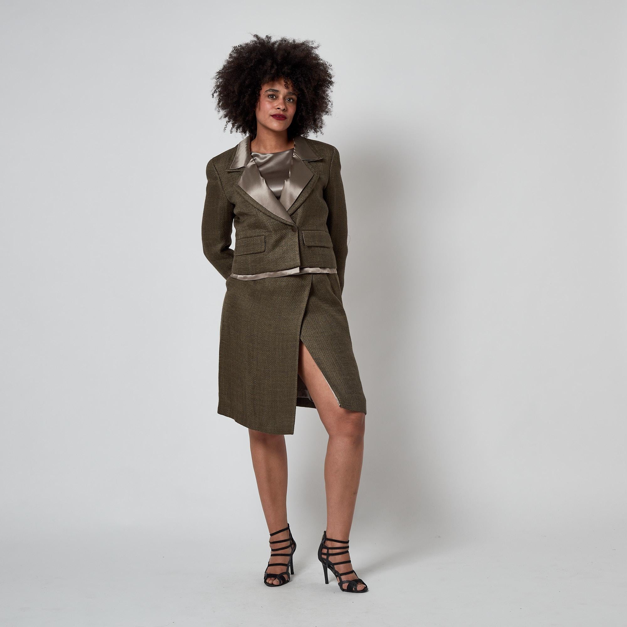 1999 Chanel Costume trois pièces en tweed et soie Greene & Greene Brown en vente 5