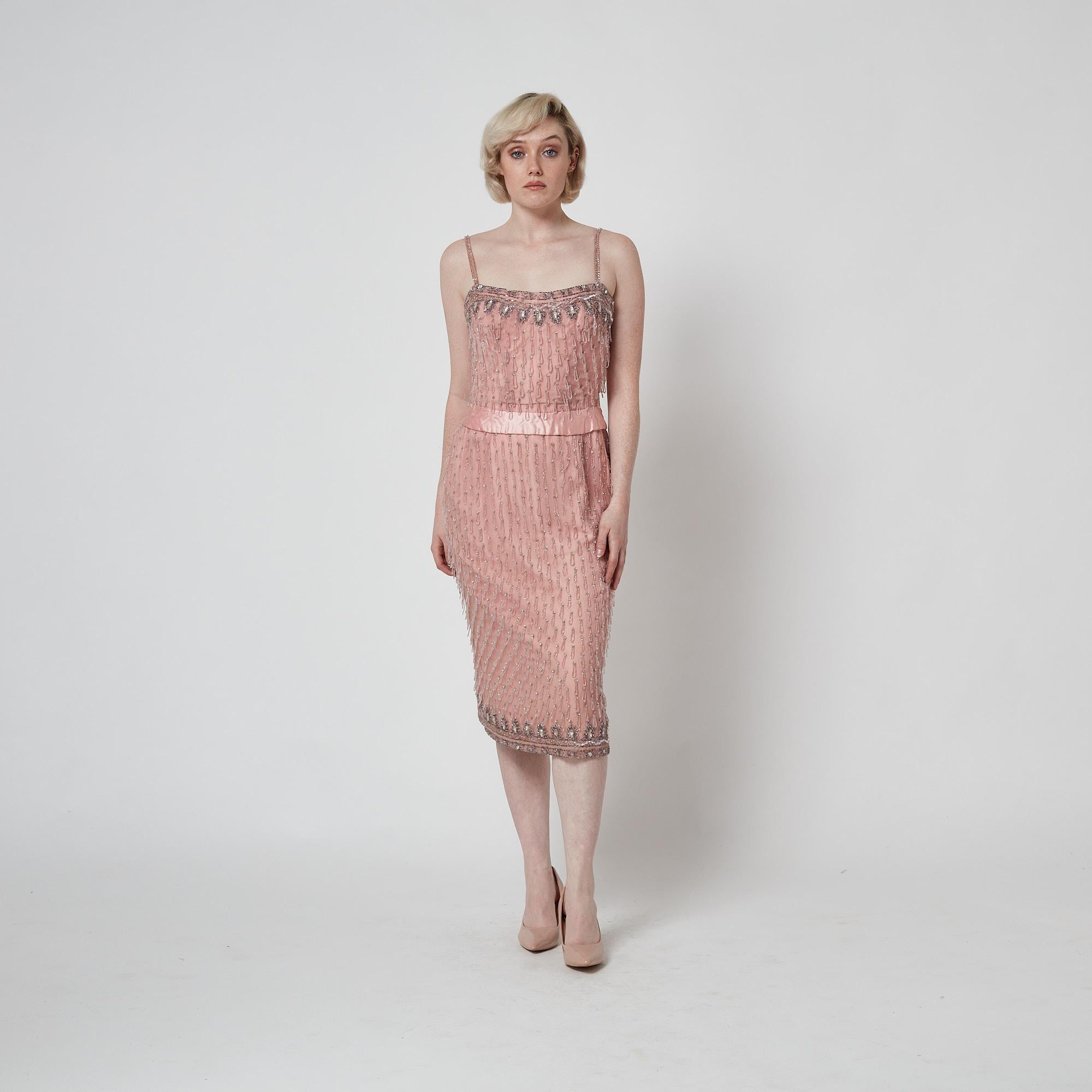 1950er Couture Rosa Perlen- und Paillettenkleid mit Mesh-Overlay im Angebot 4