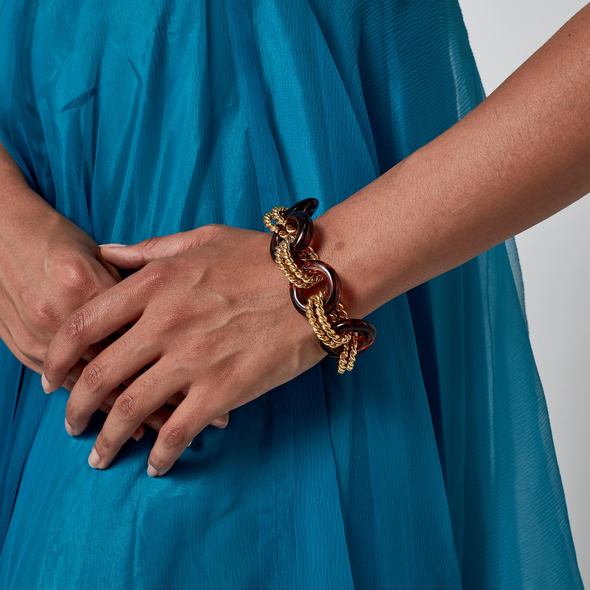 1980 Kenneth Jay Lane - Bracelet en résine marron et or en vente 3