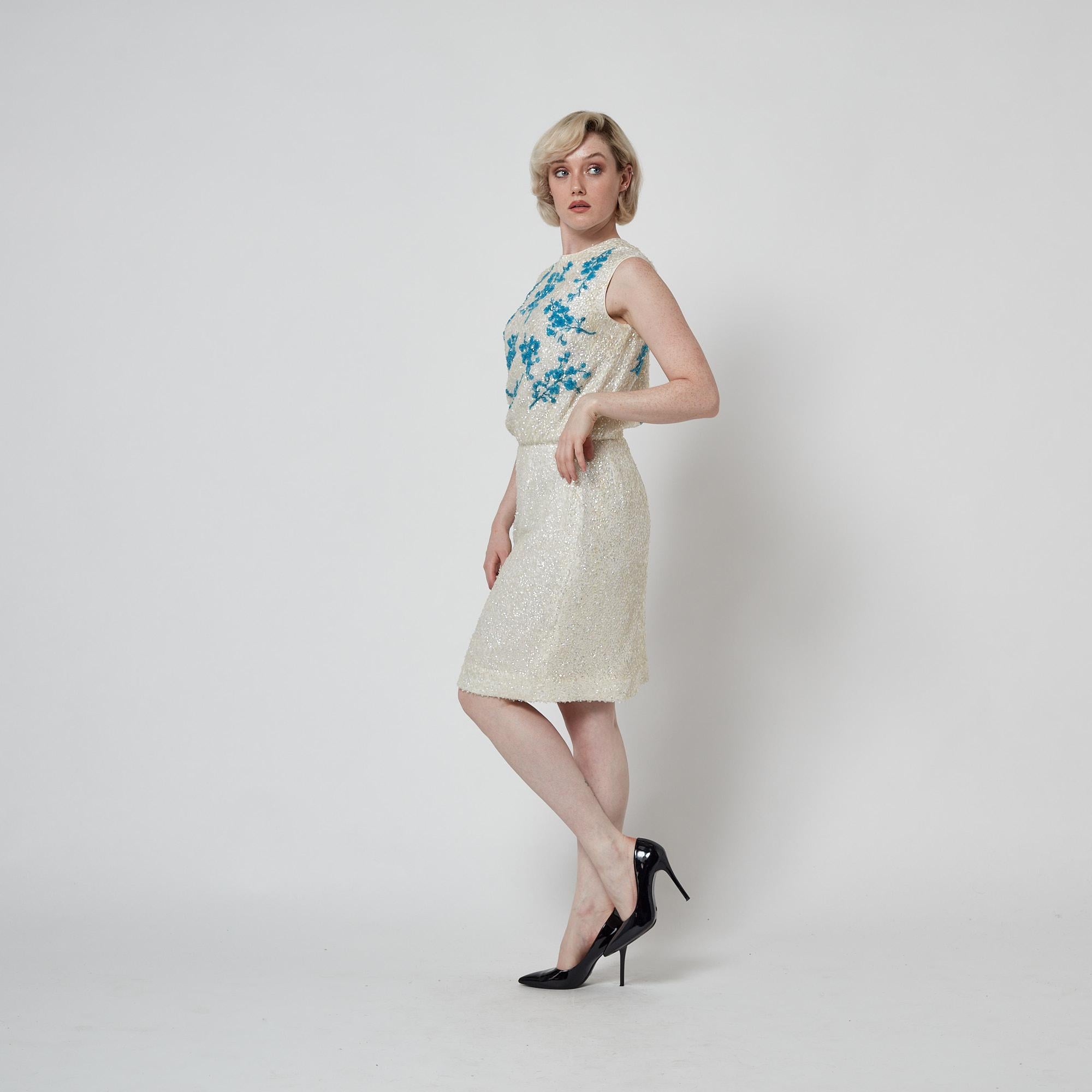 1960er Jo Ro Imports Blaues und cremefarbenes Pailletten-Shift-Kleid im Angebot 4
