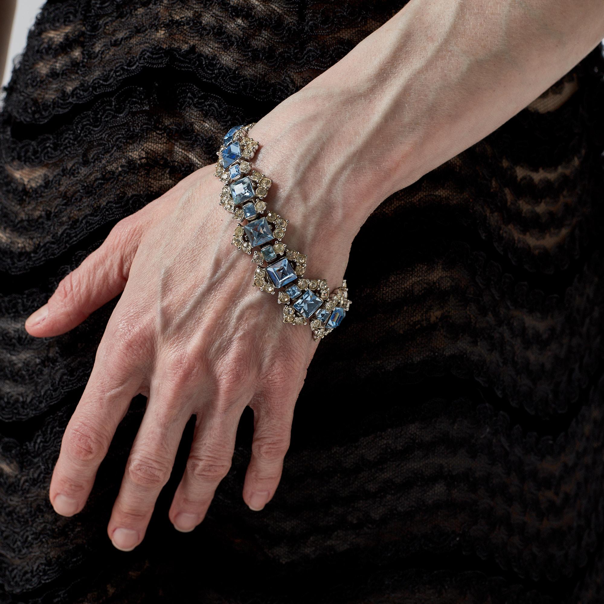 Pulsera Bogoff de los años 50 con incrustaciones de brillantes transparentes y aguamarina en venta 3