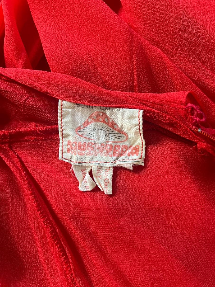 Robe à col bénitier rouge Benny Ong pour Mushroom Boutique des années 1970 Pour femmes en vente