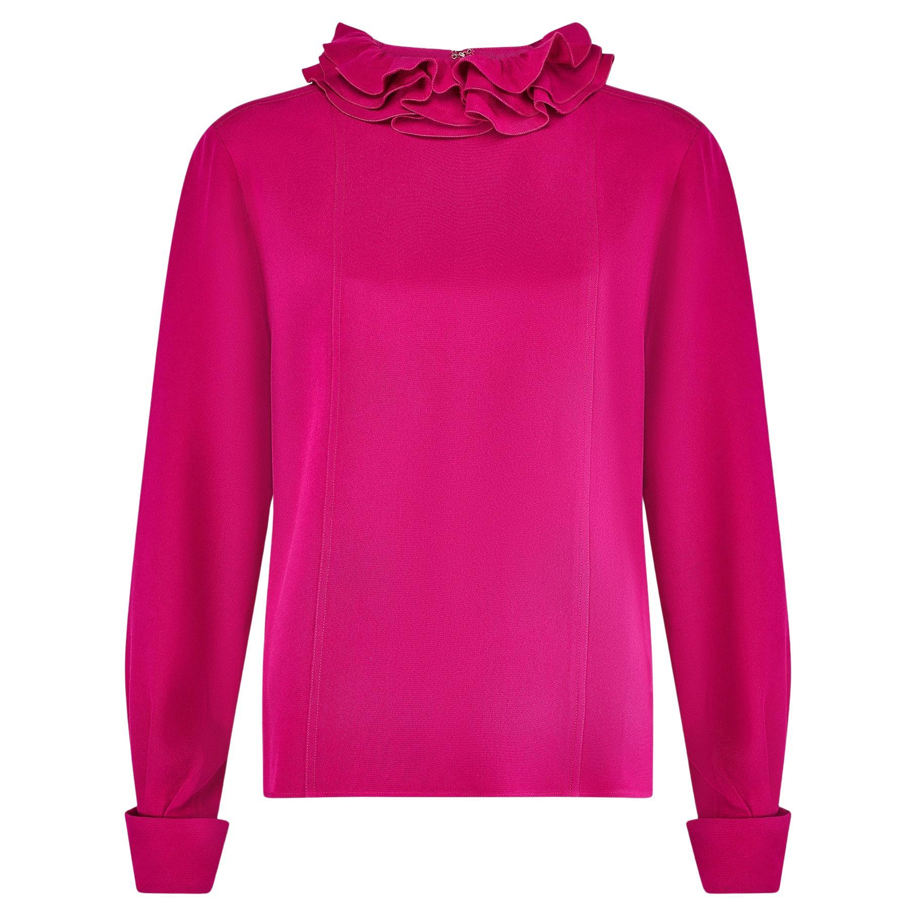 1980er Chanel Fuchsia schwere Seidenbluse mit Rüschenkragen
