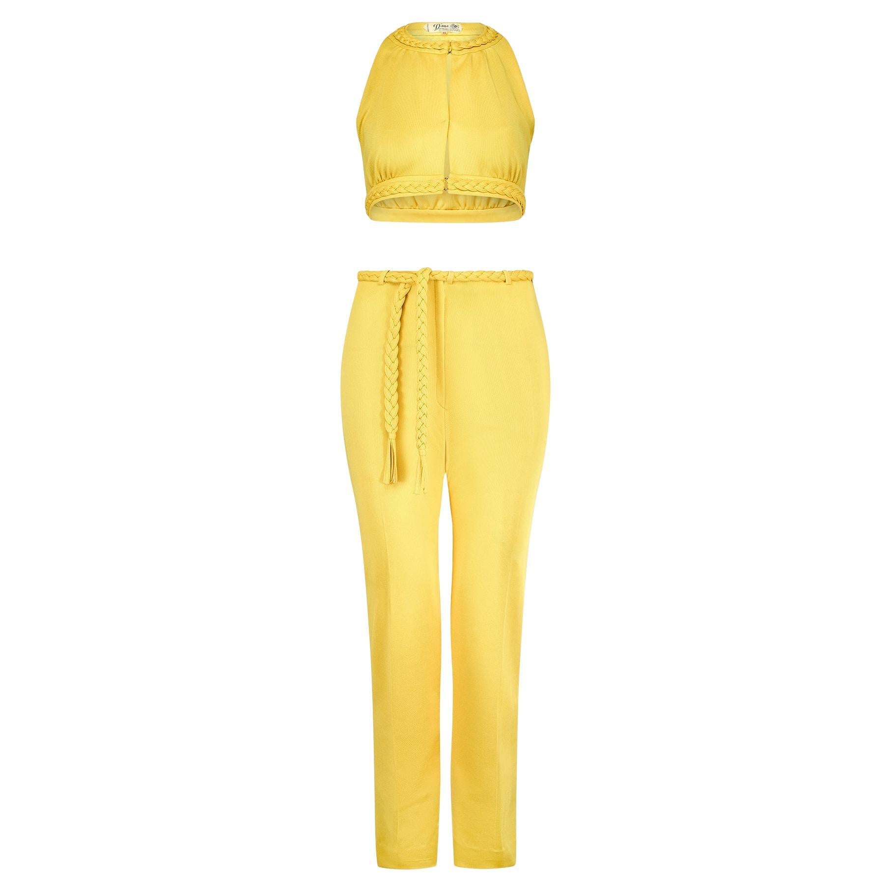 1970s Dana Yellow Crop Top and Trousers with Braid Detail (Haut et pantalon en jersey jaune avec détails de tresses) en vente
