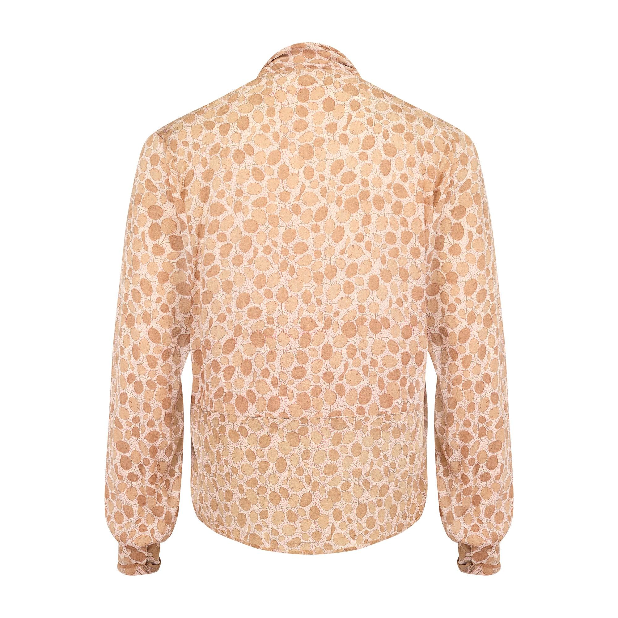 Beige Blouse en soie imprimée de feuilles, marron pâle, col cravate, années 1920 en vente