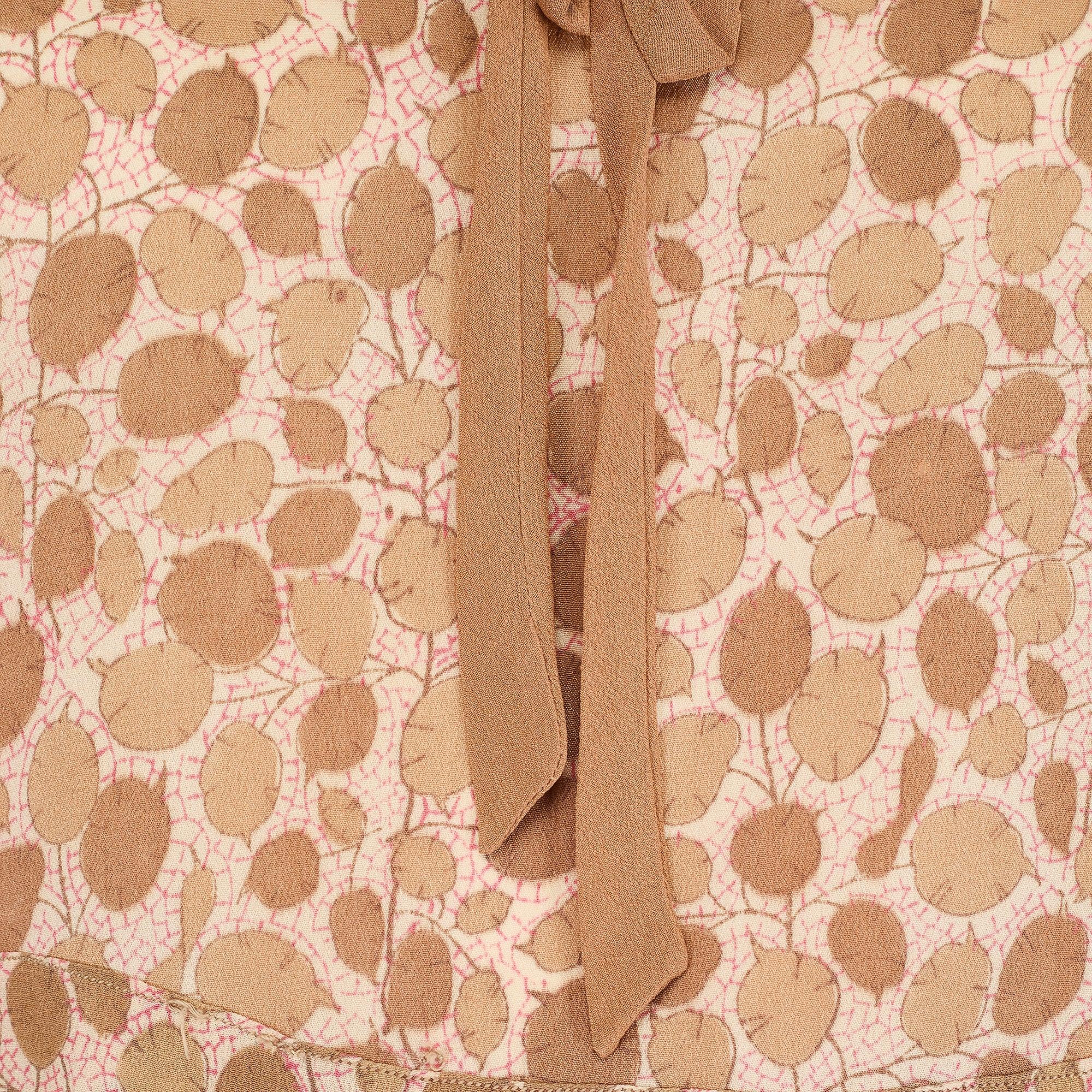 Blouse en soie imprimée de feuilles, marron pâle, col cravate, années 1920 Excellent état - En vente à London, GB