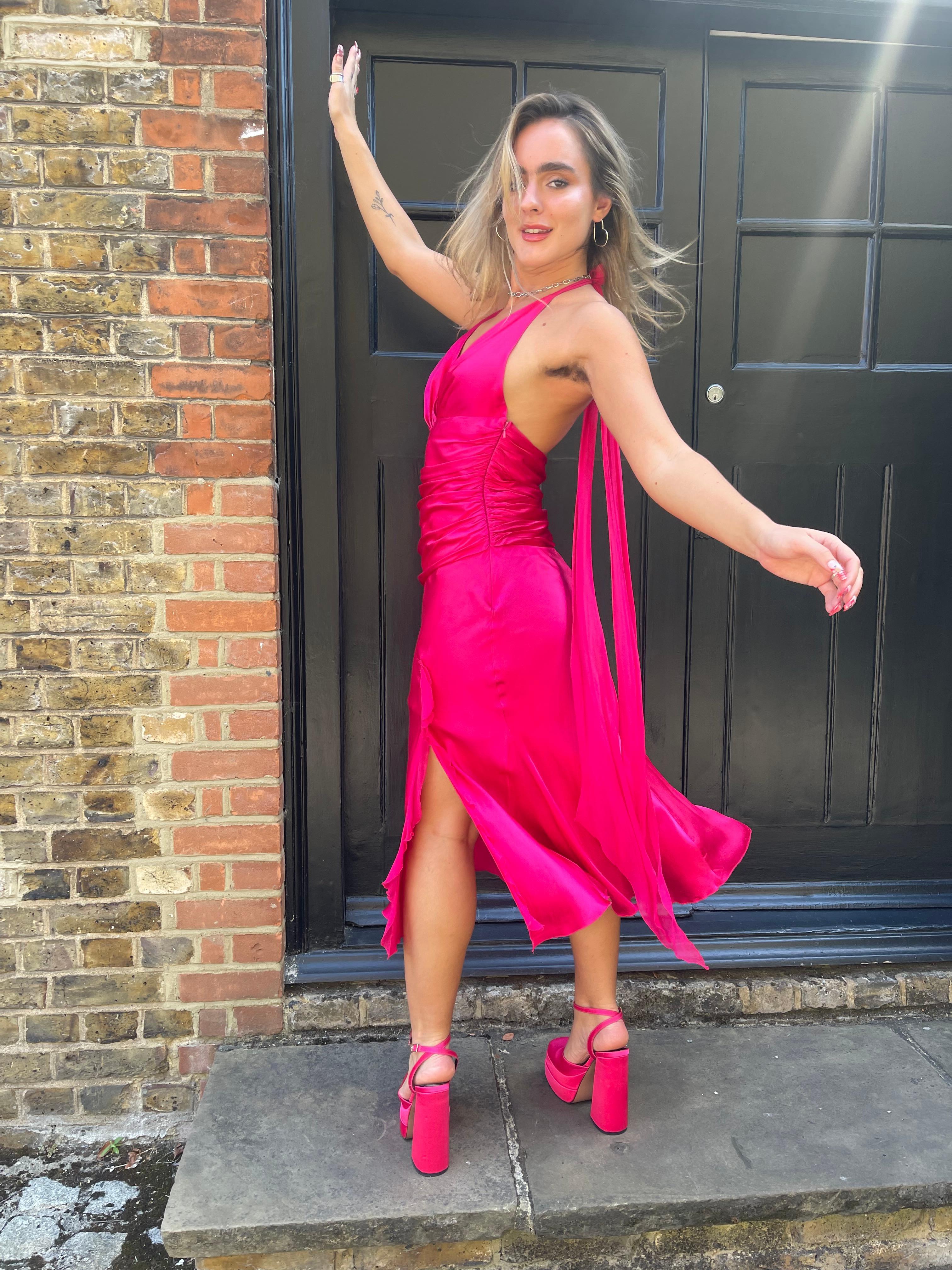 1990 - Robe midi en soie fuchsia à col licou en vente 1