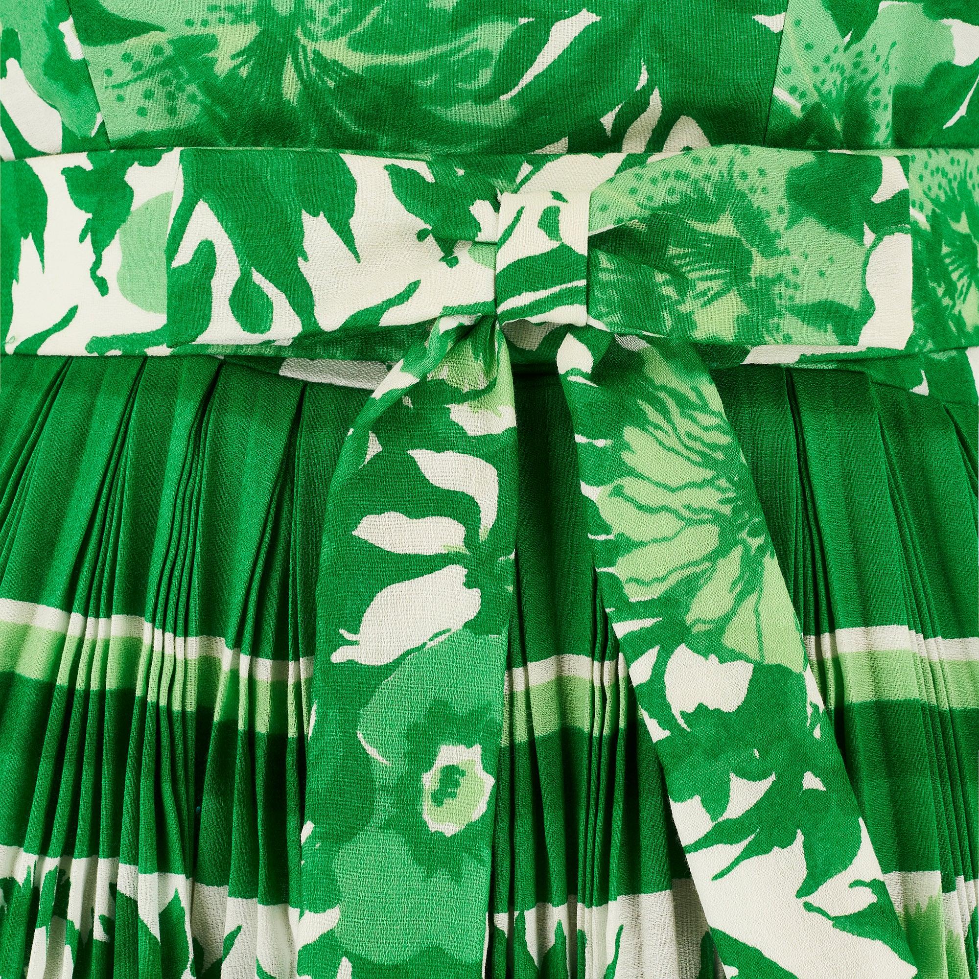 1970 French Couture - Robe longue en coton à fleurs vertes et blanches Excellent état - En vente à London, GB