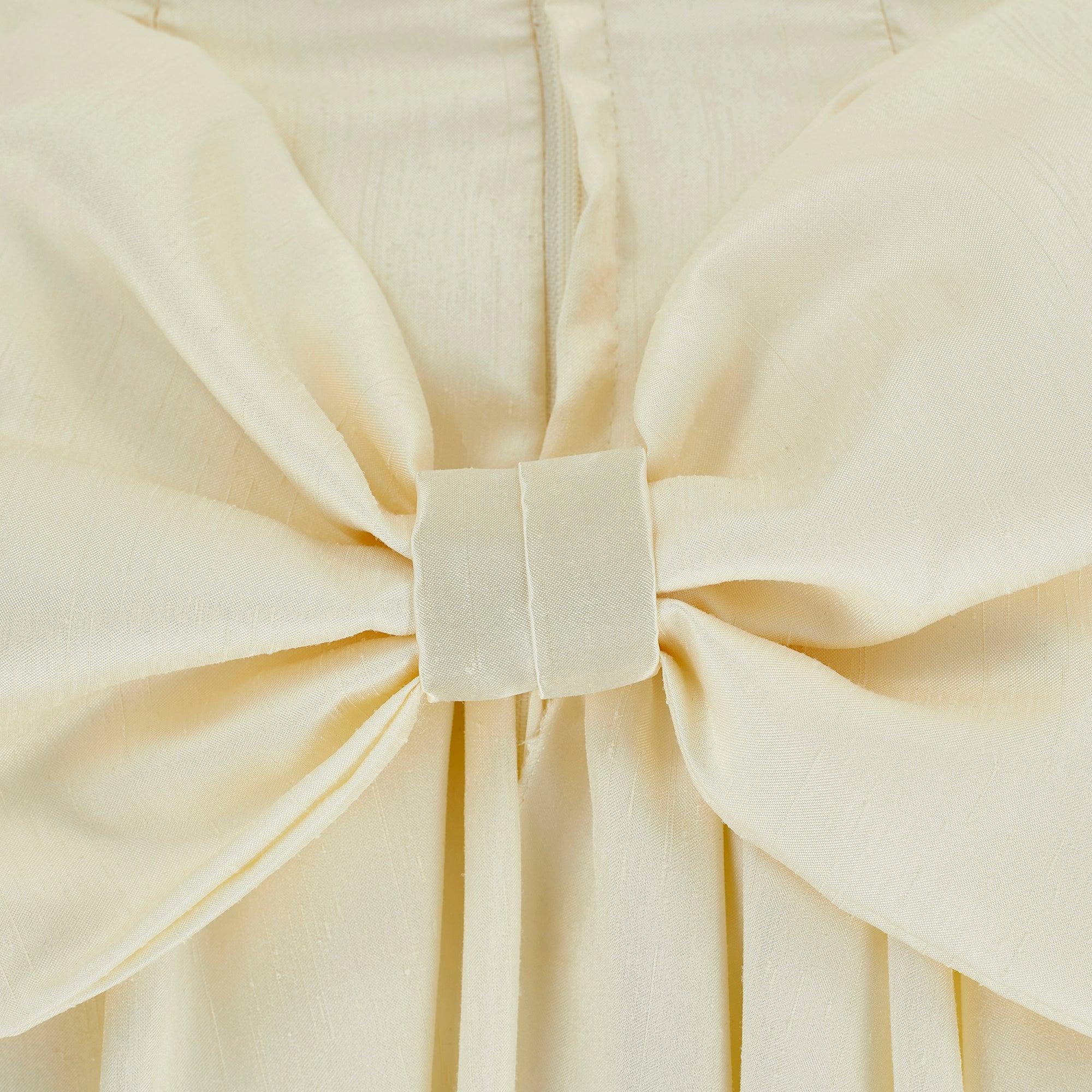 Margaret Lee - Robe de mariée à épaules dénudées en soie crème avec nœud, années 1990 Excellent état - En vente à London, GB