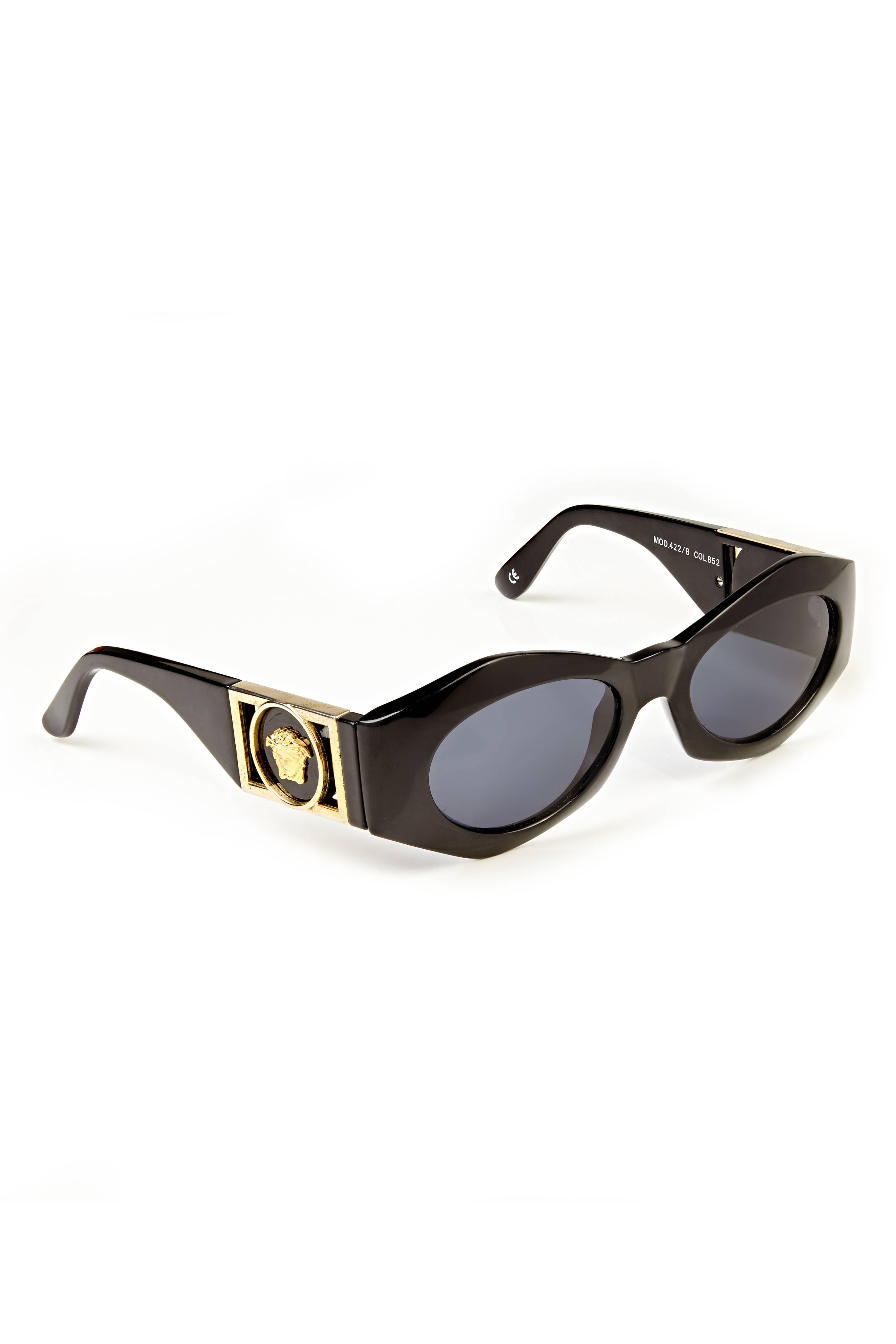 These stylish Black Versace sunglasses circa 1990s are in fabulous condition (like new) and are complete with the original leather casing. Emblazoned on each temple with the classic Versace motif in gold. The casing is a pocket style design with an