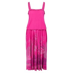 Ensemble jupe-haut en jersey imprimé rose Caroline Charles des années 1970