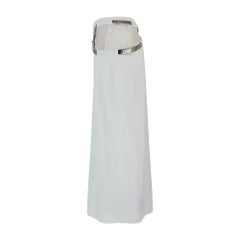 Falda de crepé blanco de la colección de pasarela de Mugler de 2015 con cinturilla articulada cromada