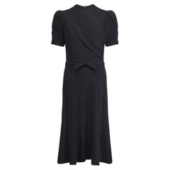 Abito midi nero a maglia degli anni '40 con maniche a sbuffo e cintura