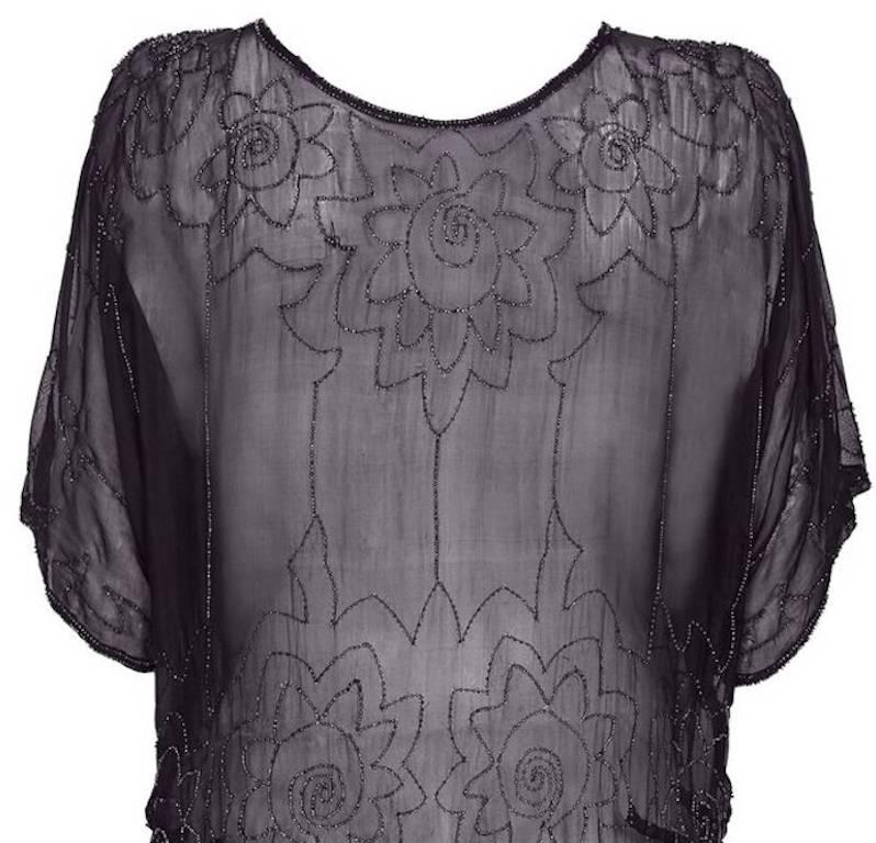 1920s Black Silk Chiffon Tunic Style Flapper Dress With Beaded Embellishment In Excellent Condition In London, GB