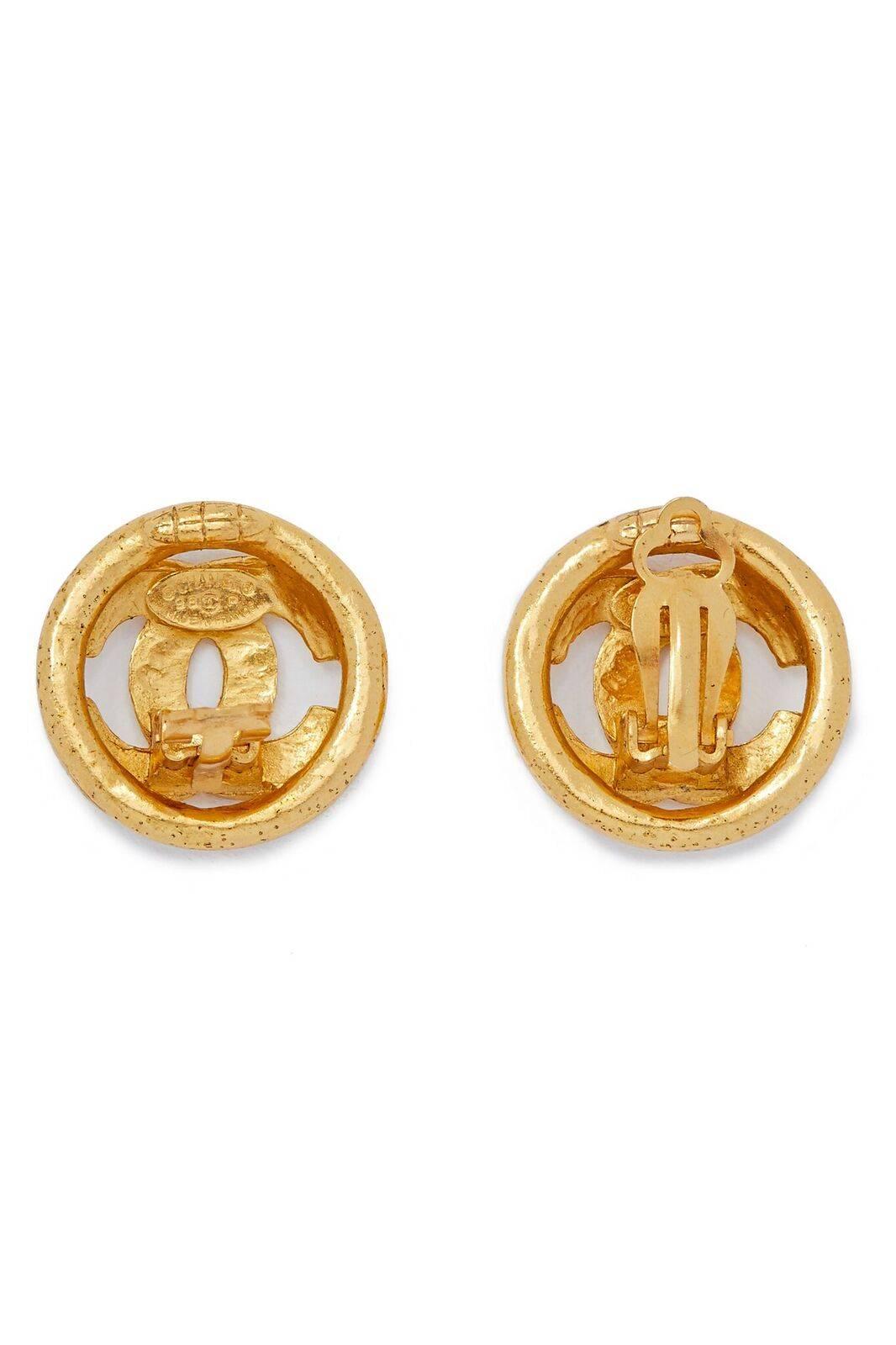 These vintage signed Chanel earrings feature the famous CC logo in a gold-tone setting and are in excellent condition. The earrings have a clip fastening, measure 0.9” (2.3 cm) in diameter and are signed Chanel 98P.  Made in France.
