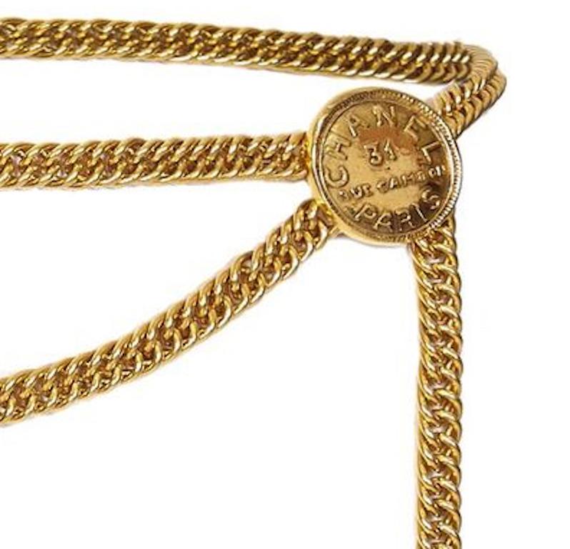 Chanel 1980s 31 Rue Cambon Gold Chain Belt with Embossed Medallions & Dog-tag In Excellent Condition In London, GB