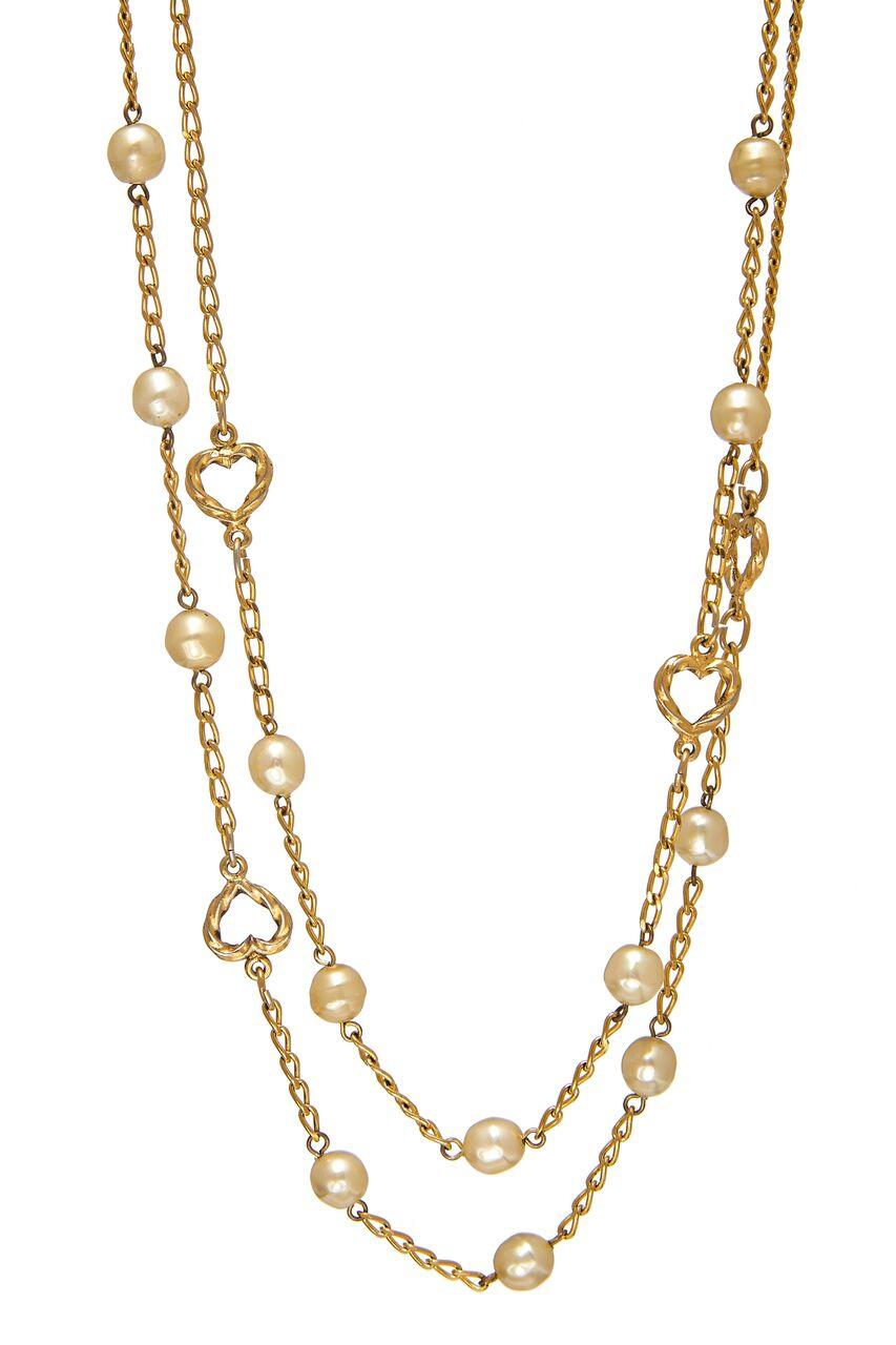 Chanel Gold Tone and Pearl Sautoir Necklace With Heart Shaped Charms, 1980s  In Excellent Condition In London, GB