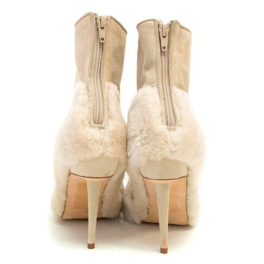 Manolo Blahnik Cream Pointed Boots With Shearling Fur And Suede In Good Condition For Sale In London, GB