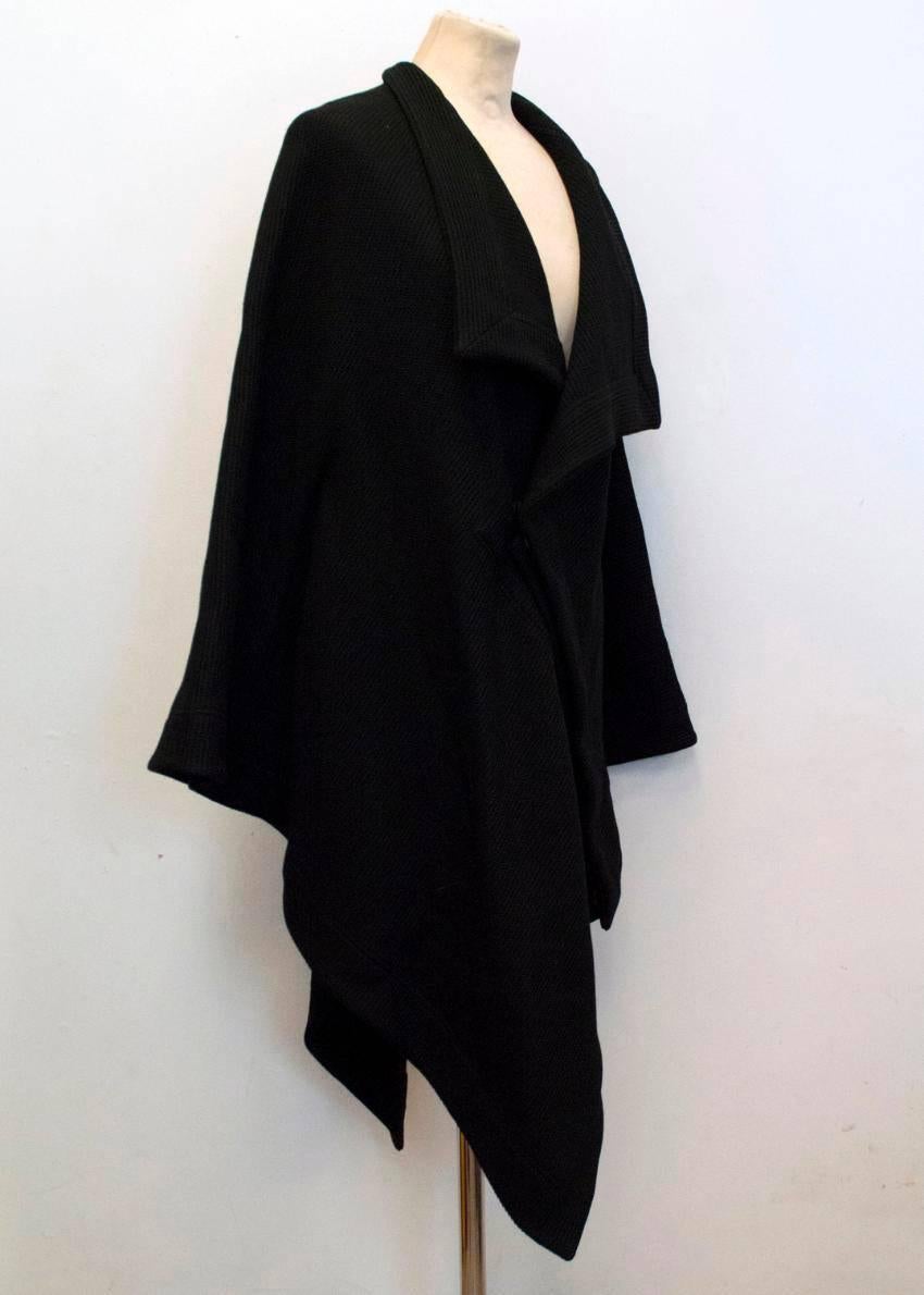 Roland Mouret black cape with optional gold exposed zip up sleeves and waterfall collar. 

Medium weight with a single button closure and an asymmetric hemline. 

Made in England.
Dry clean only.
Condition: 10/10
69% WOOL, 31%NYLON
APPROX