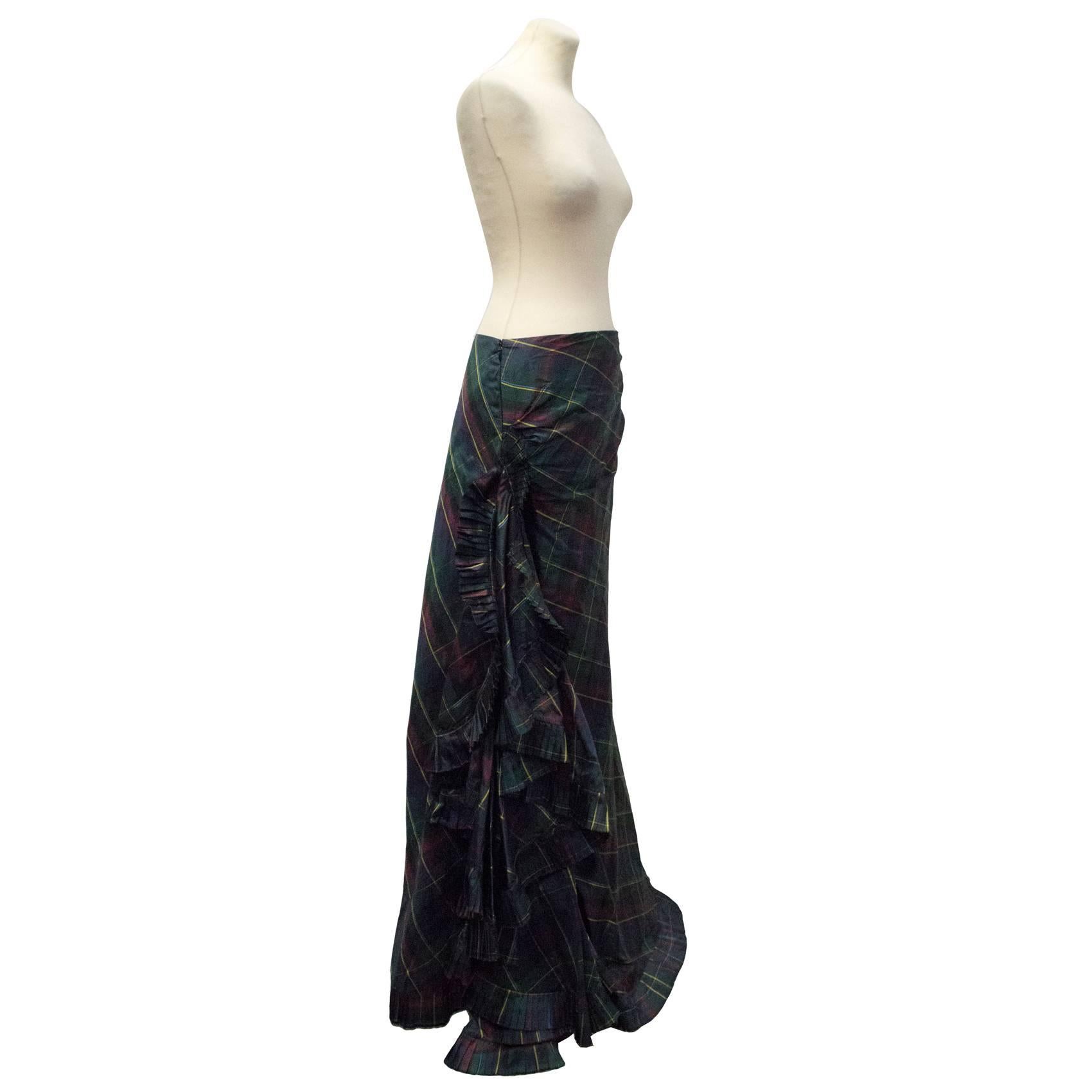 Ralph Lauren maxi silk skirt in tartan with a pleated hem around the bottom. The skirt is heavy weight with the most amazing feel from the silk. 

Brand new with tags.

Dry clean only.

Made in USA.

FABRIC: 100% SILK

APPROX