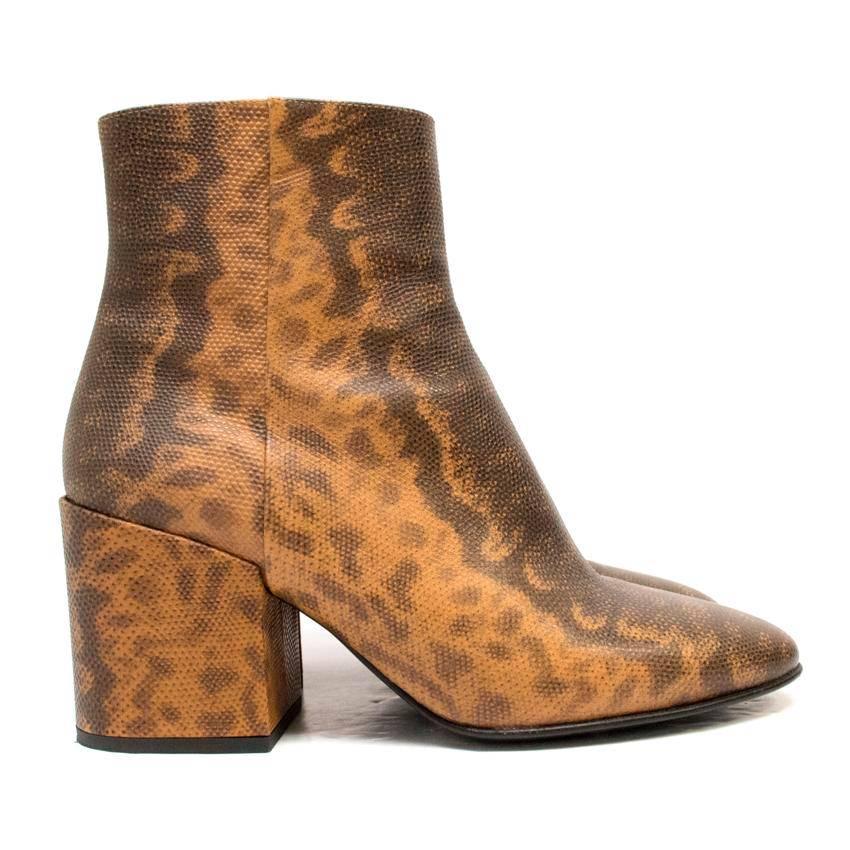 Dries Van Noten ankle boots in a tan and brown faux lizard print. The boots have a pointed toe, side zip fastening and chunky block heel. Size 39/ US 8.

Please kindly note that there are some slight signs of wear to the sole (see image 7)