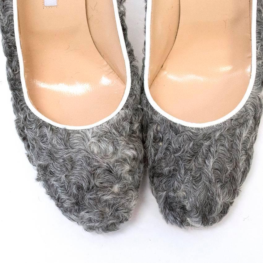 Manolo Blahnik Shearling Grey Heels With Patent White Heel For Sale 2