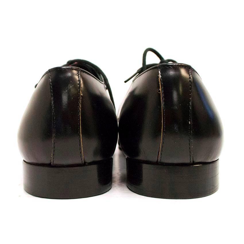 Comme des Garcons Black Leather Pointed Shoes with Red Tartan Detail on Front In New Condition For Sale In London, GB