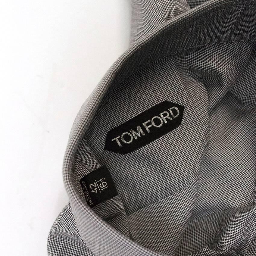 Tom Ford Grey Textured Dress Shirt.

Size 16.5. Made in Switzerland. 

Condition - 10/10

Approx:
Shoulders: 49cm
Length:81cm
Sleeve:75cm