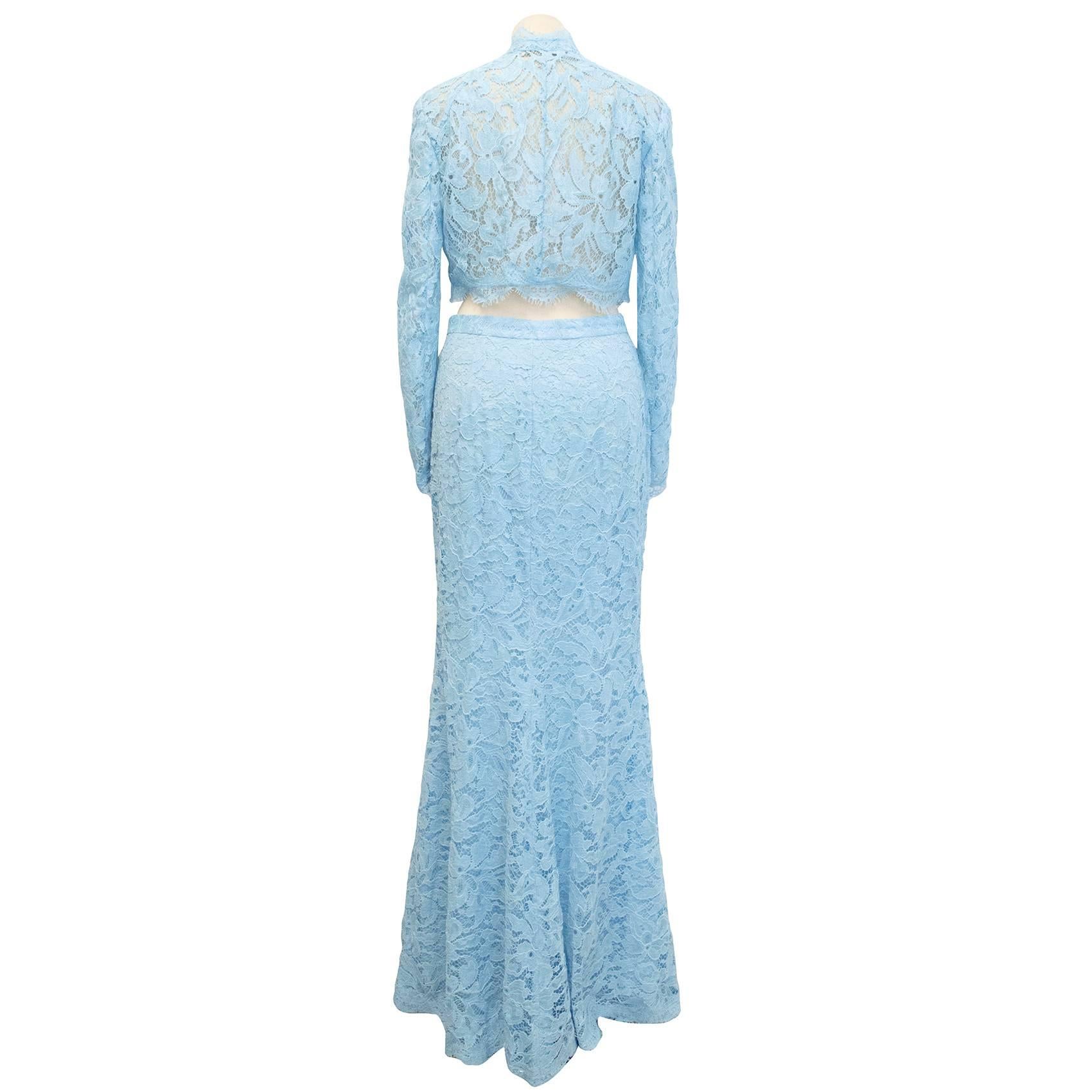 Stunning Emilio Pucci baby blue two piece cropped jacket and maxi skirt suit.
Slight flare on skirt towards the hem.
Semi-sheer bolero cropped jacket.
Scallop edging and a frayed trim.
A must have outfit!
Please note skirt is a UK 10 but comes